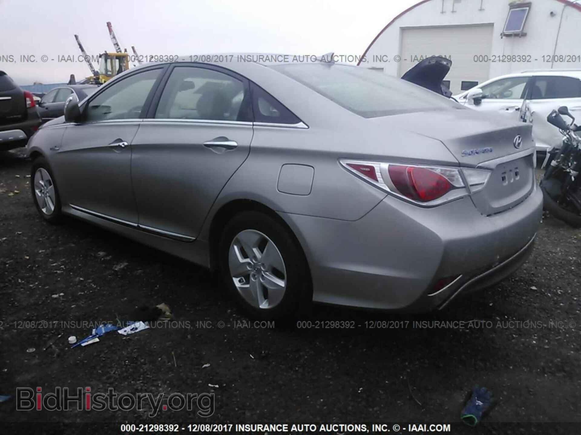 2012 Hyundai Sonata - VIN: KMHEC4A43CA028147 - Photo 3
