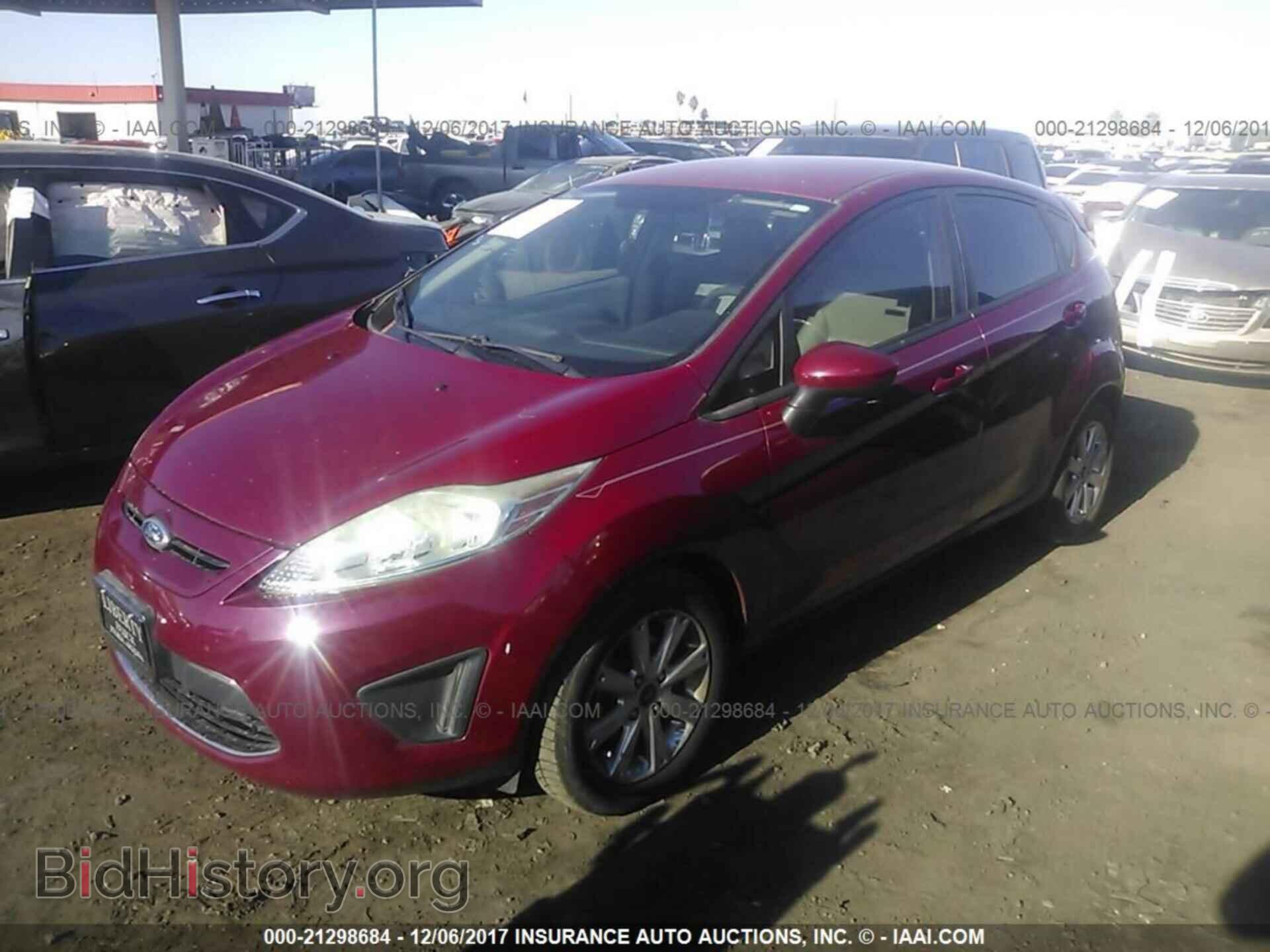 2011 Ford Fiesta - VIN: 3FADP4EJ1BM143020 - Фото 2