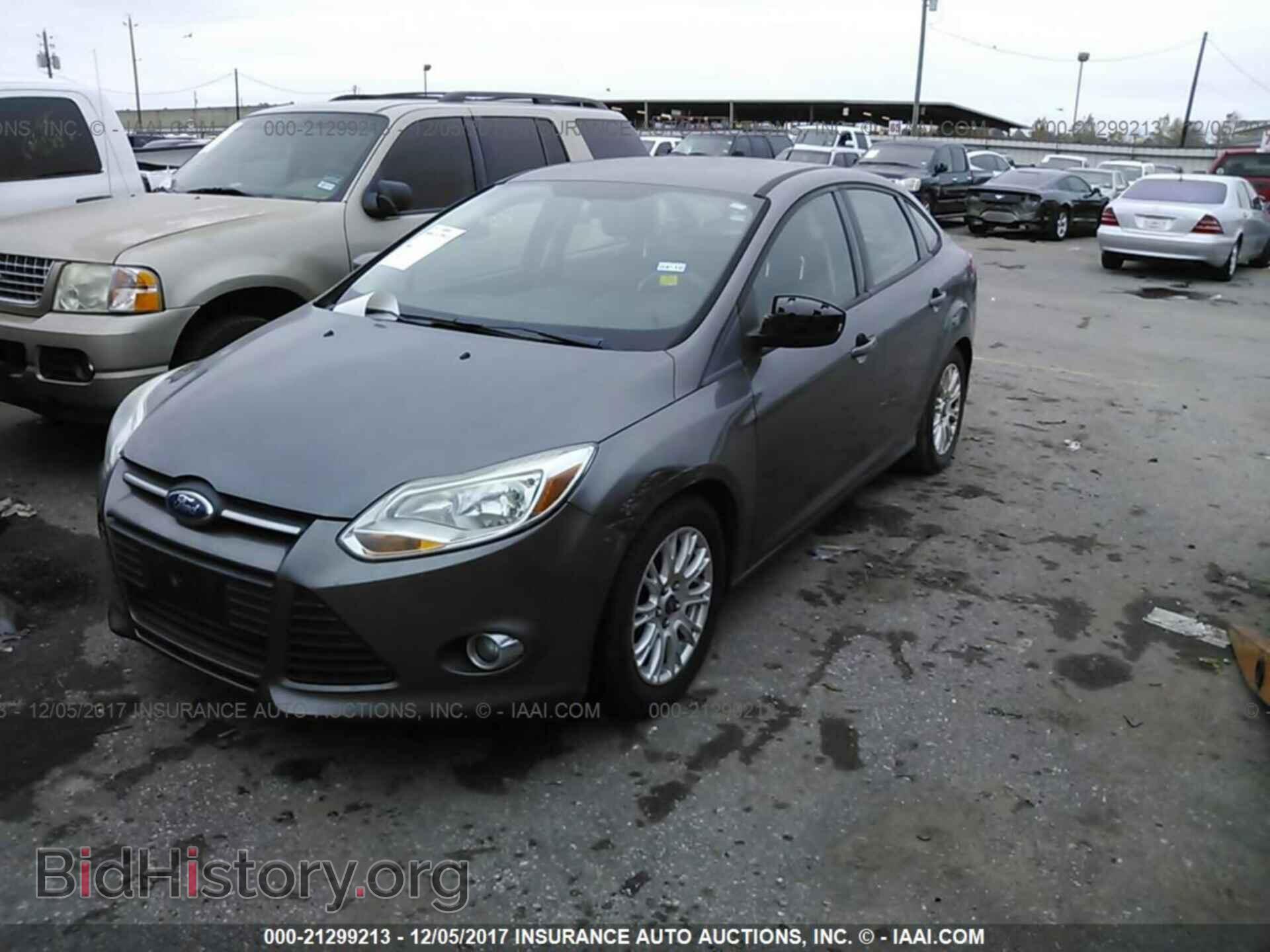 2012 Ford Focus - VIN: 1FAHP3F28CL107752 - Photo 2
