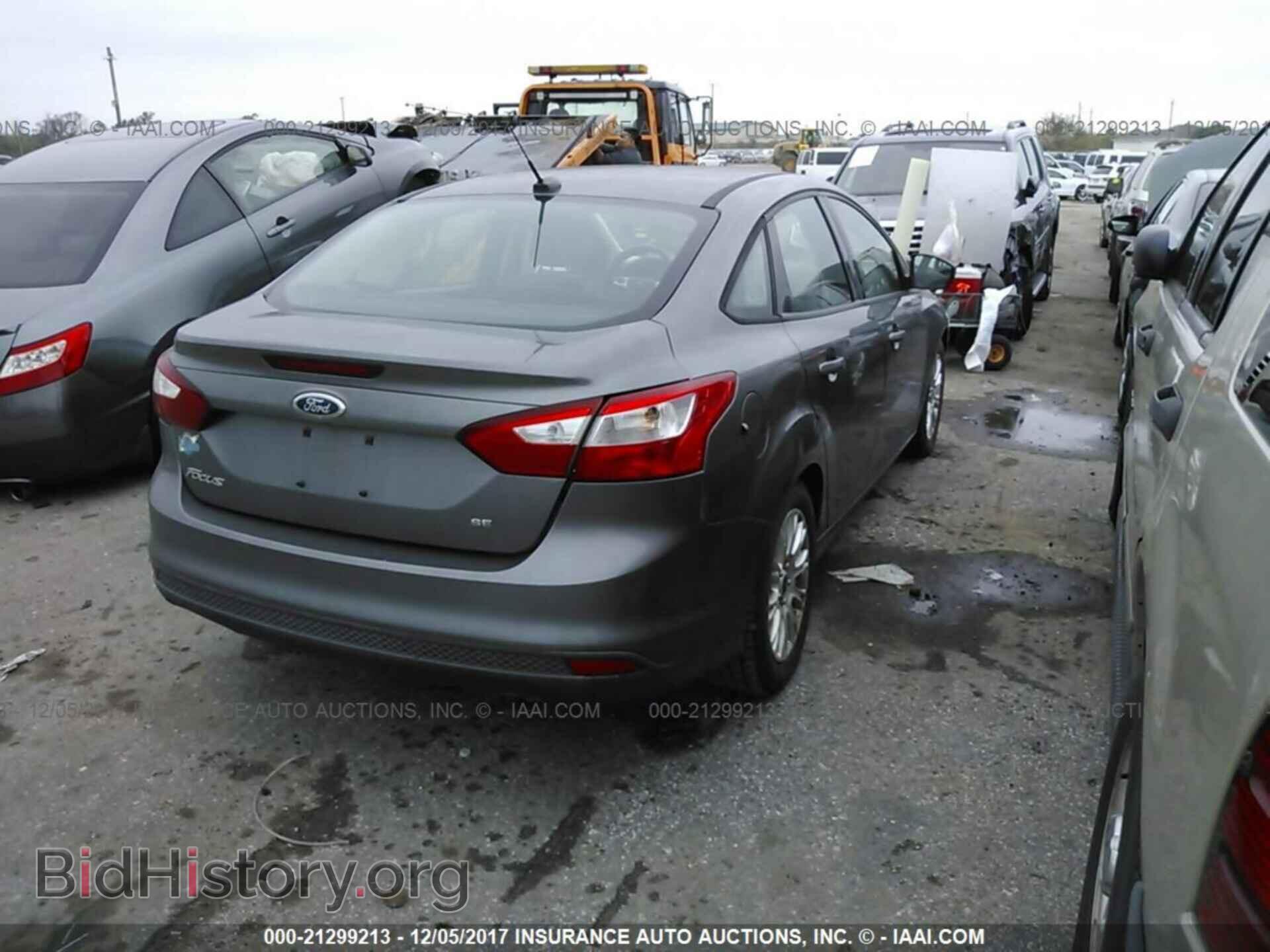 2012 Ford Focus - VIN: 1FAHP3F28CL107752 - Photo 4