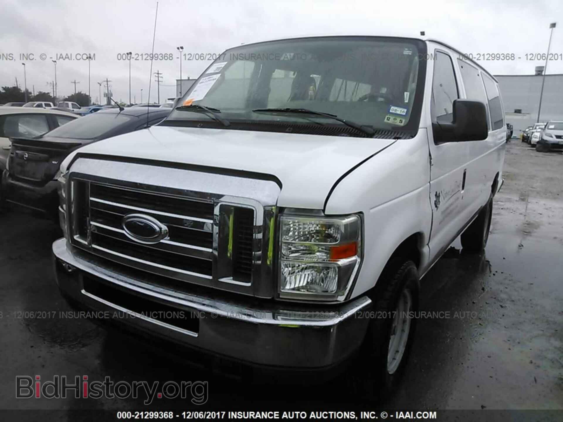 2011 Ford Econoline - VIN: 1FBSS3BL5BDA11703 - Photo 2