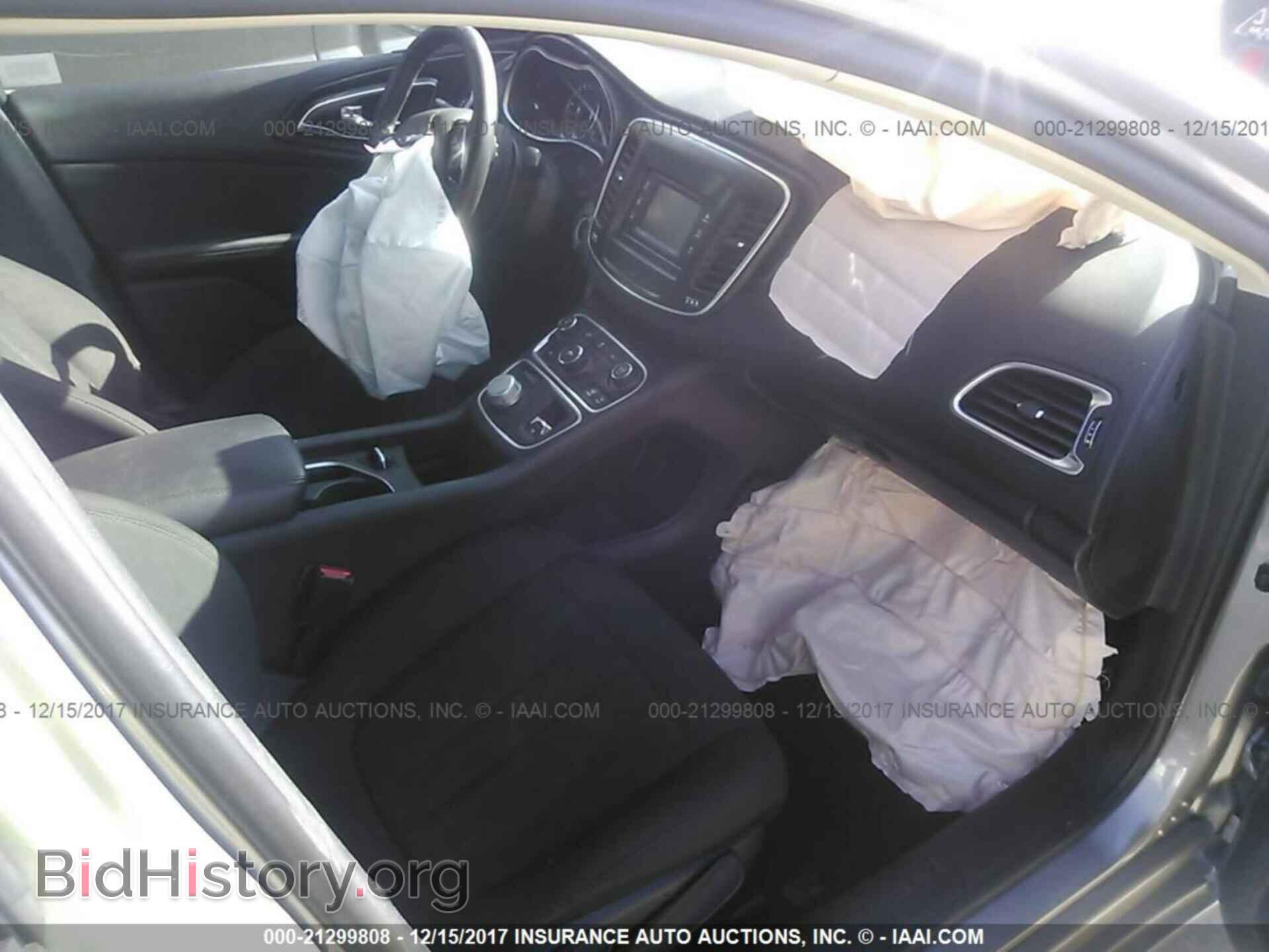 2016 Chrysler 200 - VIN: 1C3CCCABXGN165190 - Photo 5