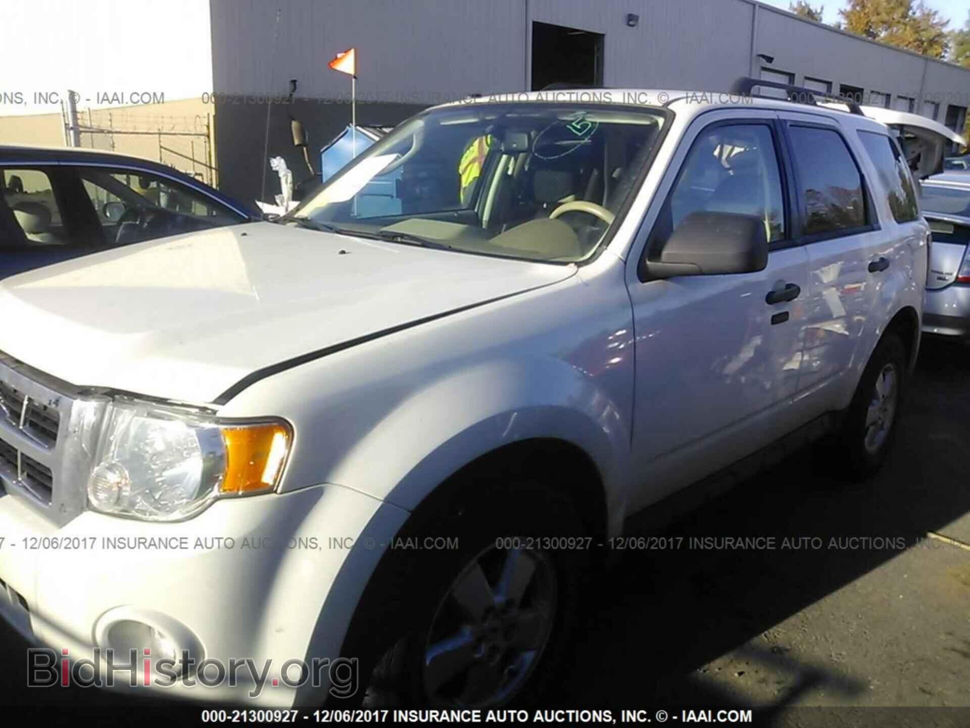 2012 Ford Escape - VIN: 1FMCU9D77CKB93149 - Photo 2