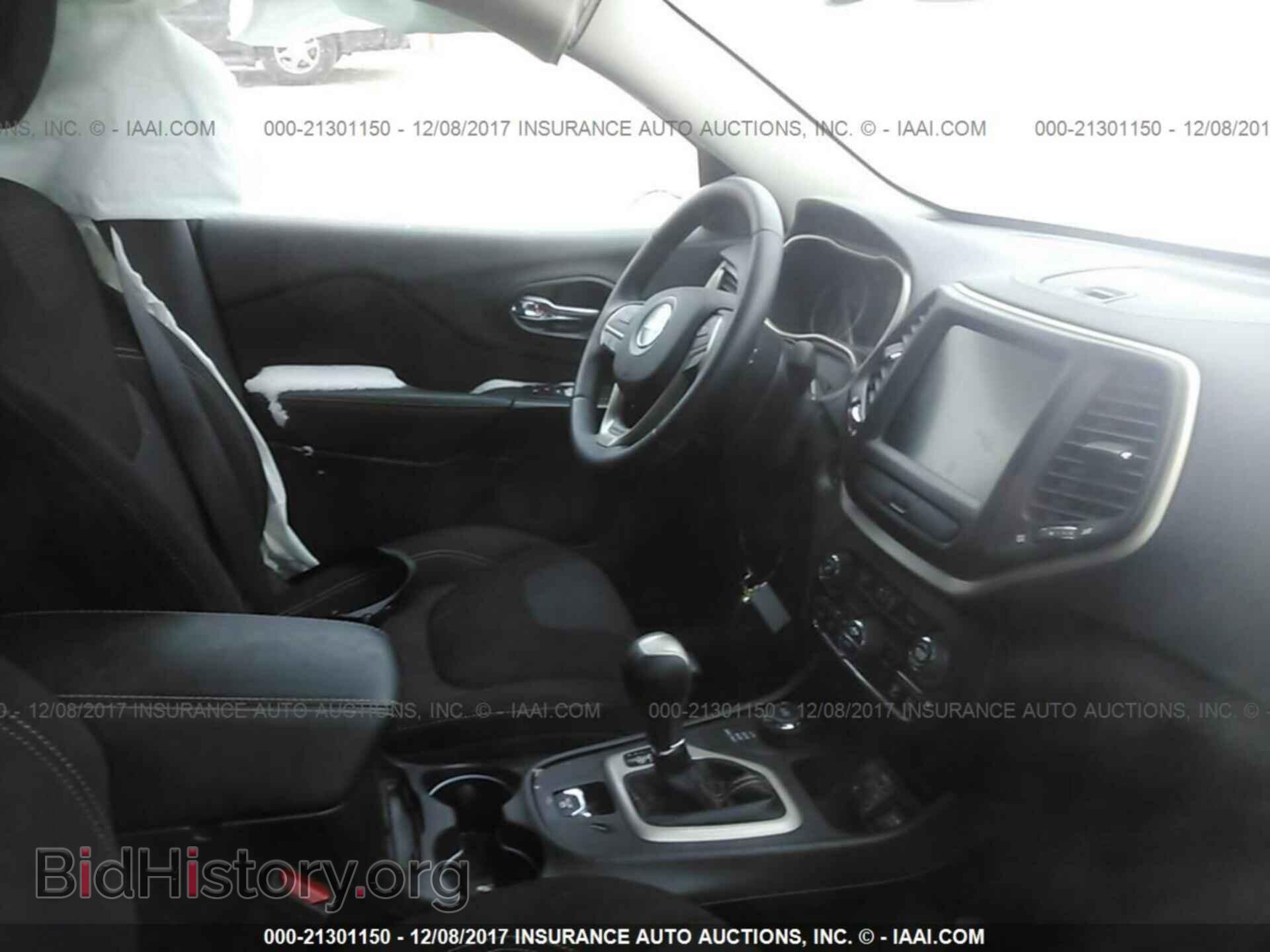 2017 Jeep Cherokee - VIN: 1C4PJMCS8HW546148 - Photo 5