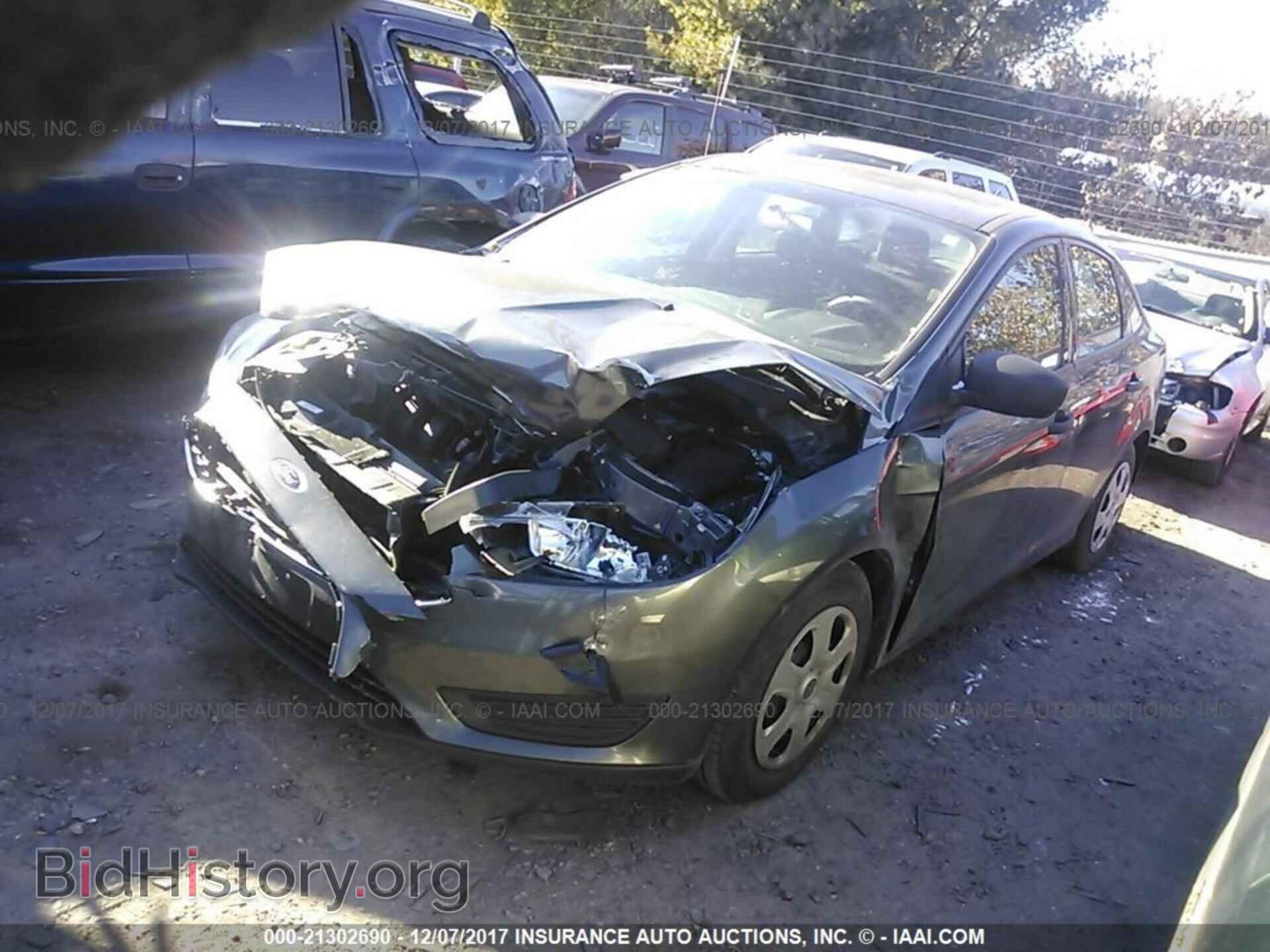 2017 Ford Focus - VIN: 1FADP3E23HL306179 - Photo 2