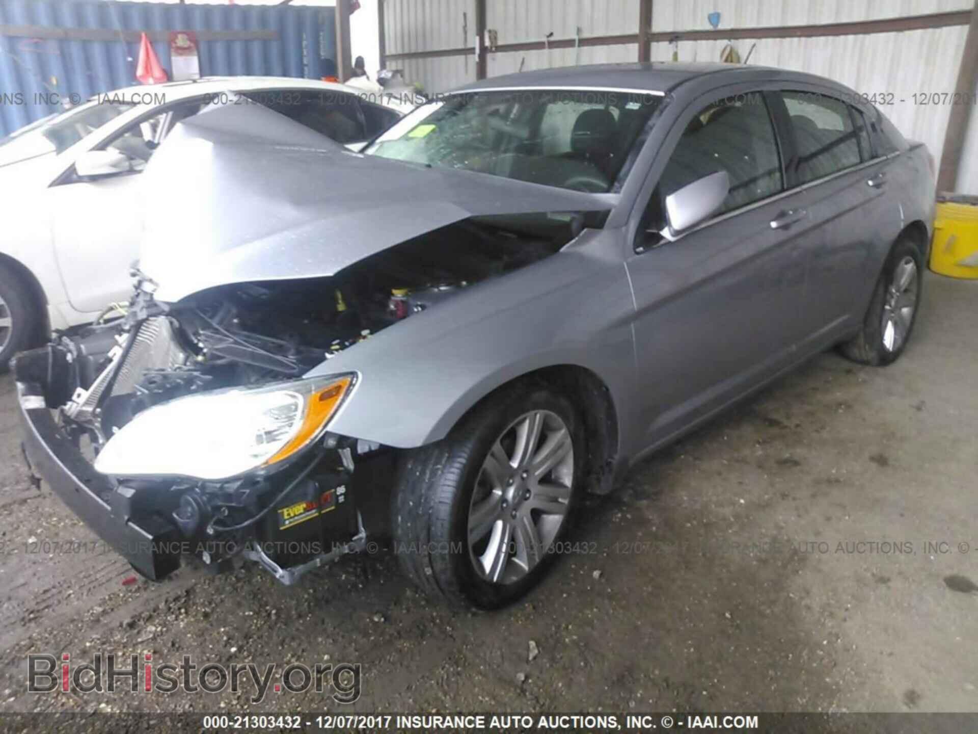 2013 Chrysler 200 - VIN: 1C3CCBAB4DN733195 - Photo 2