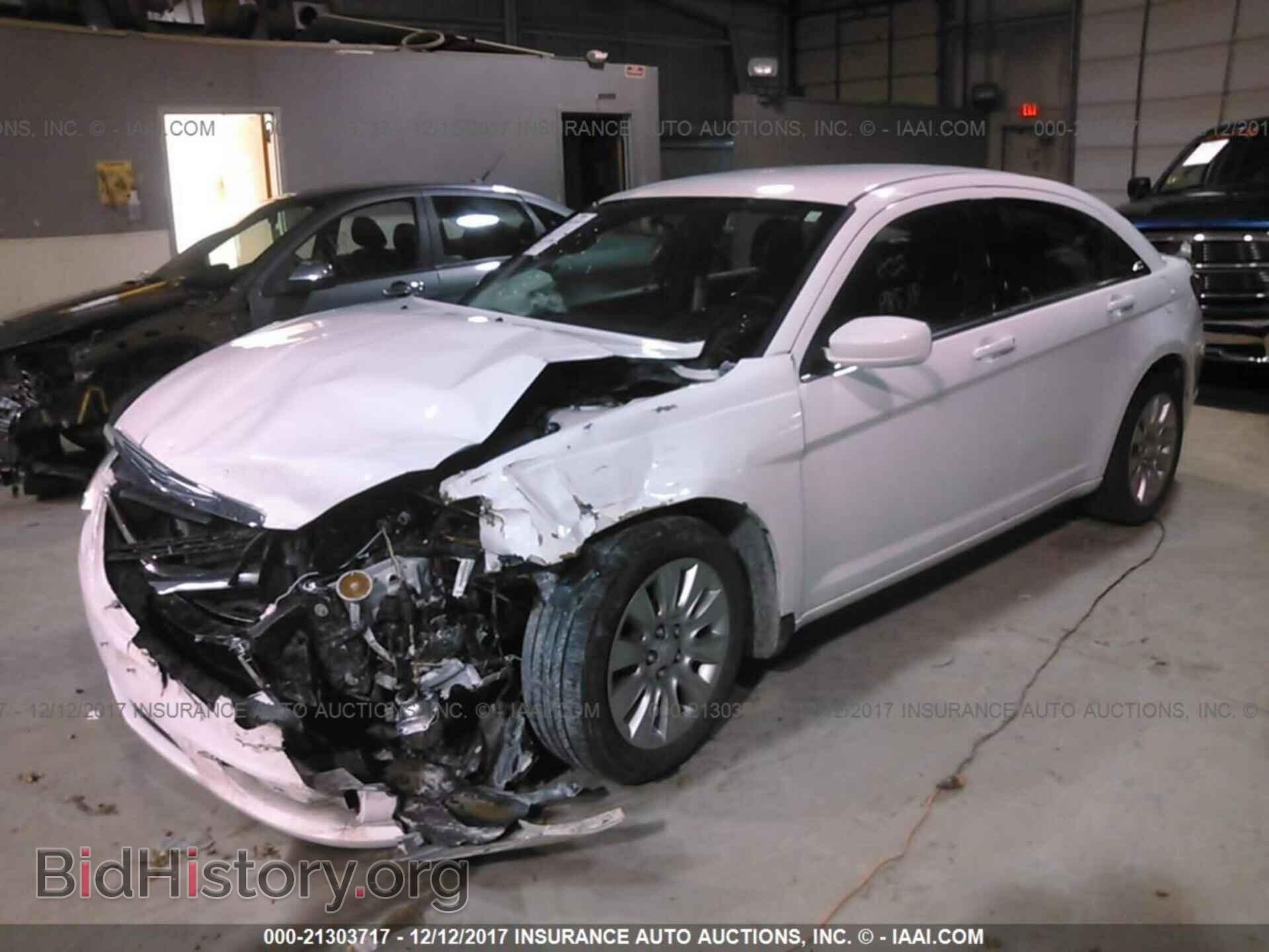 2014 Chrysler 200 - VIN: 1C3CCBAB1EN211951 - Фото 2