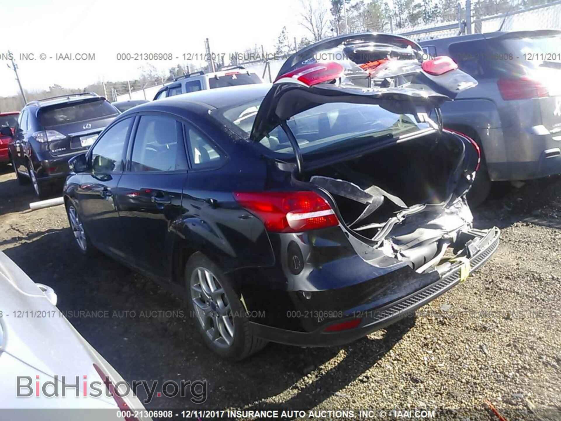 2015 Ford Focus - VIN: 1FADP3F25FL273438 - Photo 3