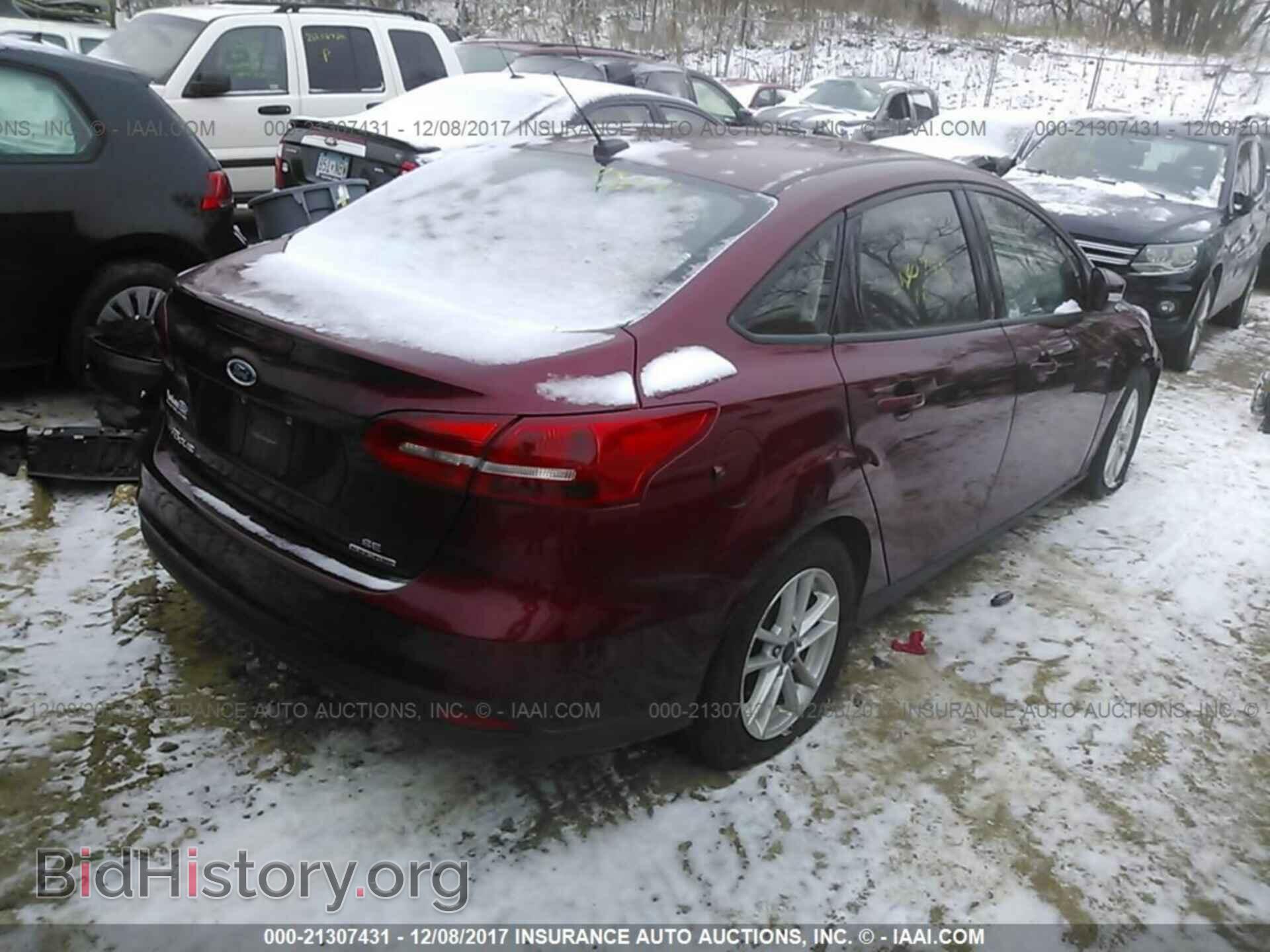 2016 Ford Focus - VIN: 1FADP3F27GL362042 - Photo 4