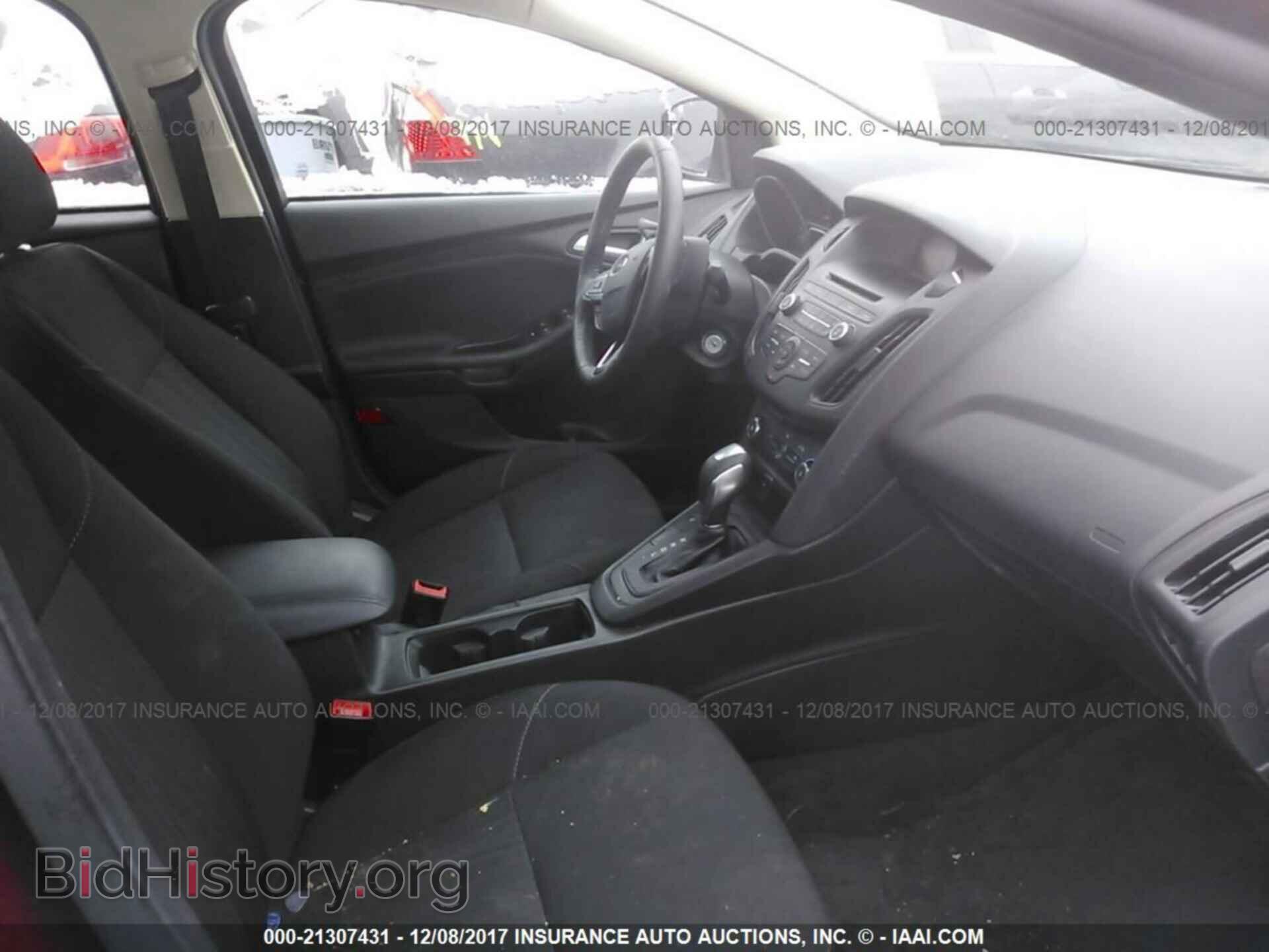 2016 Ford Focus - VIN: 1FADP3F27GL362042 - Photo 5