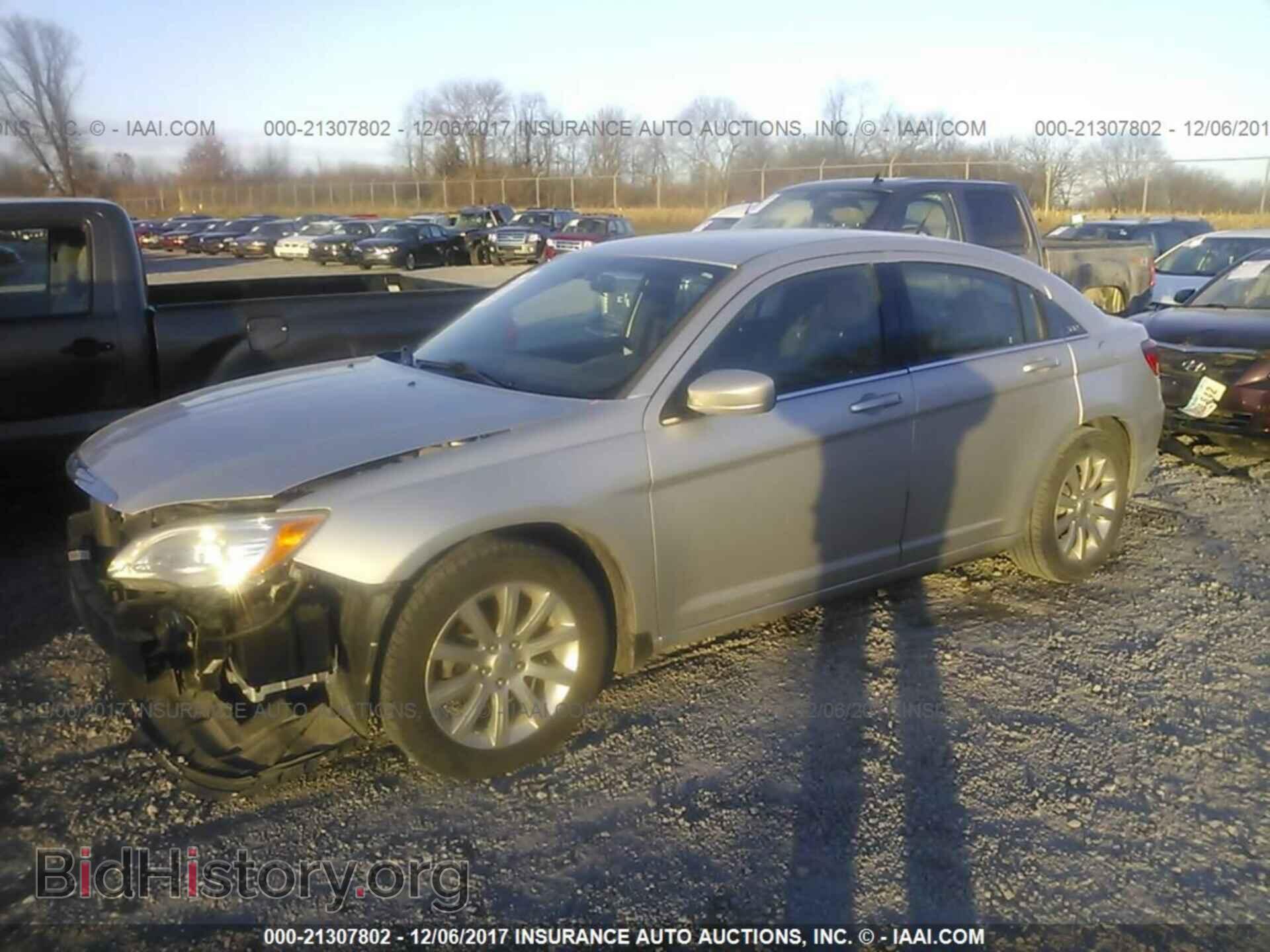2011 Chrysler 200 - VIN: 1C3BC1FG5BN511708 - Photo 2