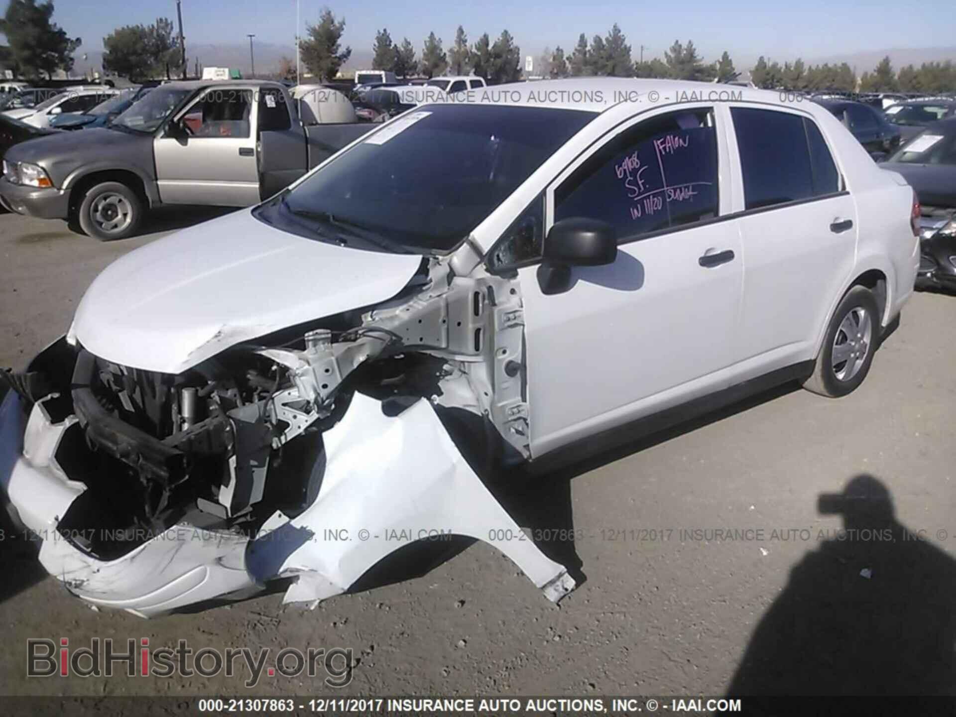 2011 Nissan Versa - VIN: 3N1CC1AP2BL432832 - Фото 2