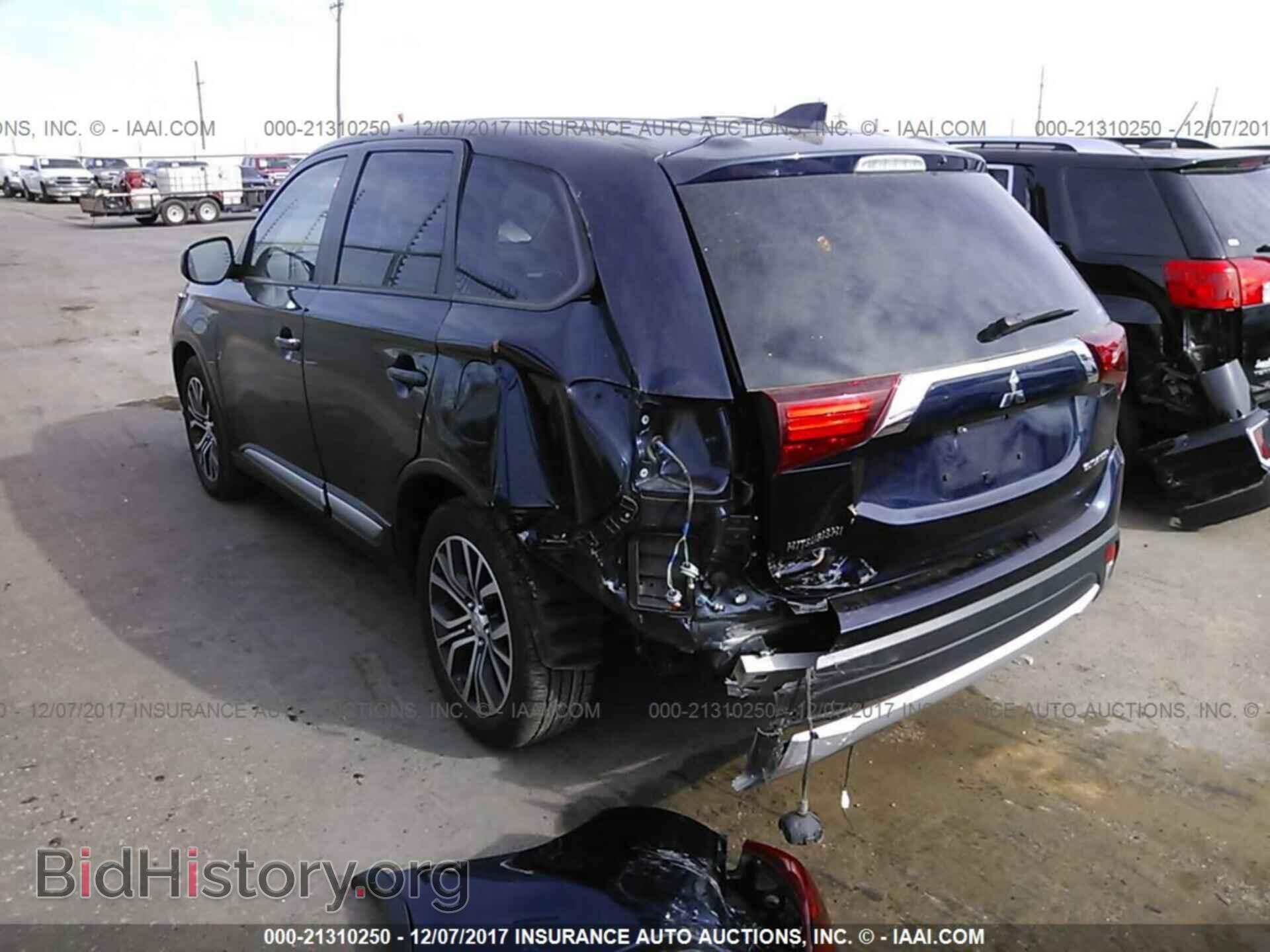 2017 Mitsubishi Outlander - VIN: JA4AZ2A34HZ017982 - Фото 3