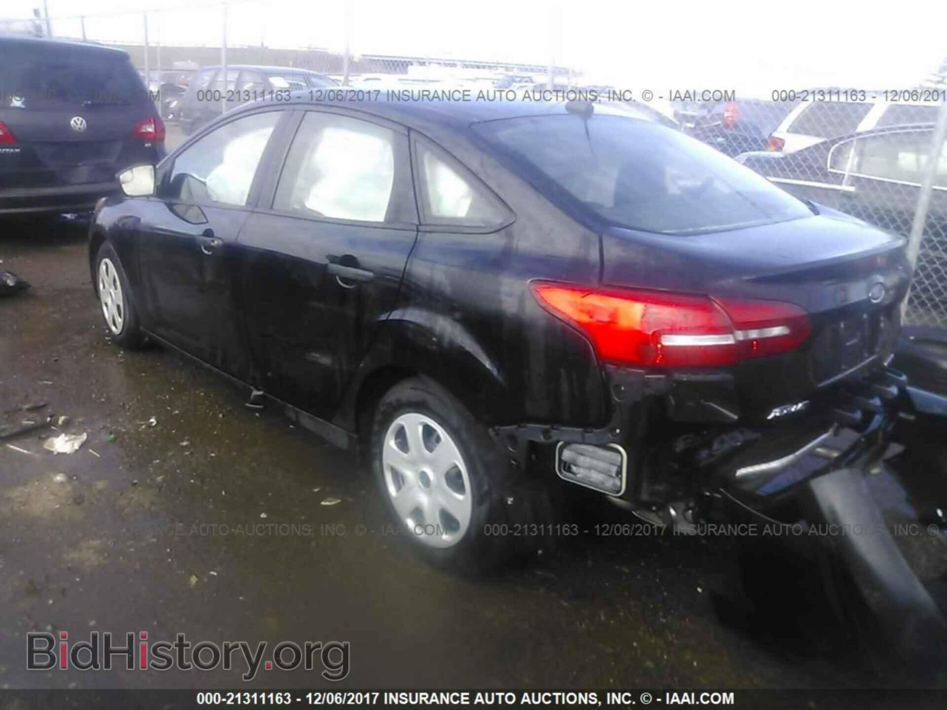 2016 Ford Focus - VIN: 1FADP3E29GL403708 - Photo 3