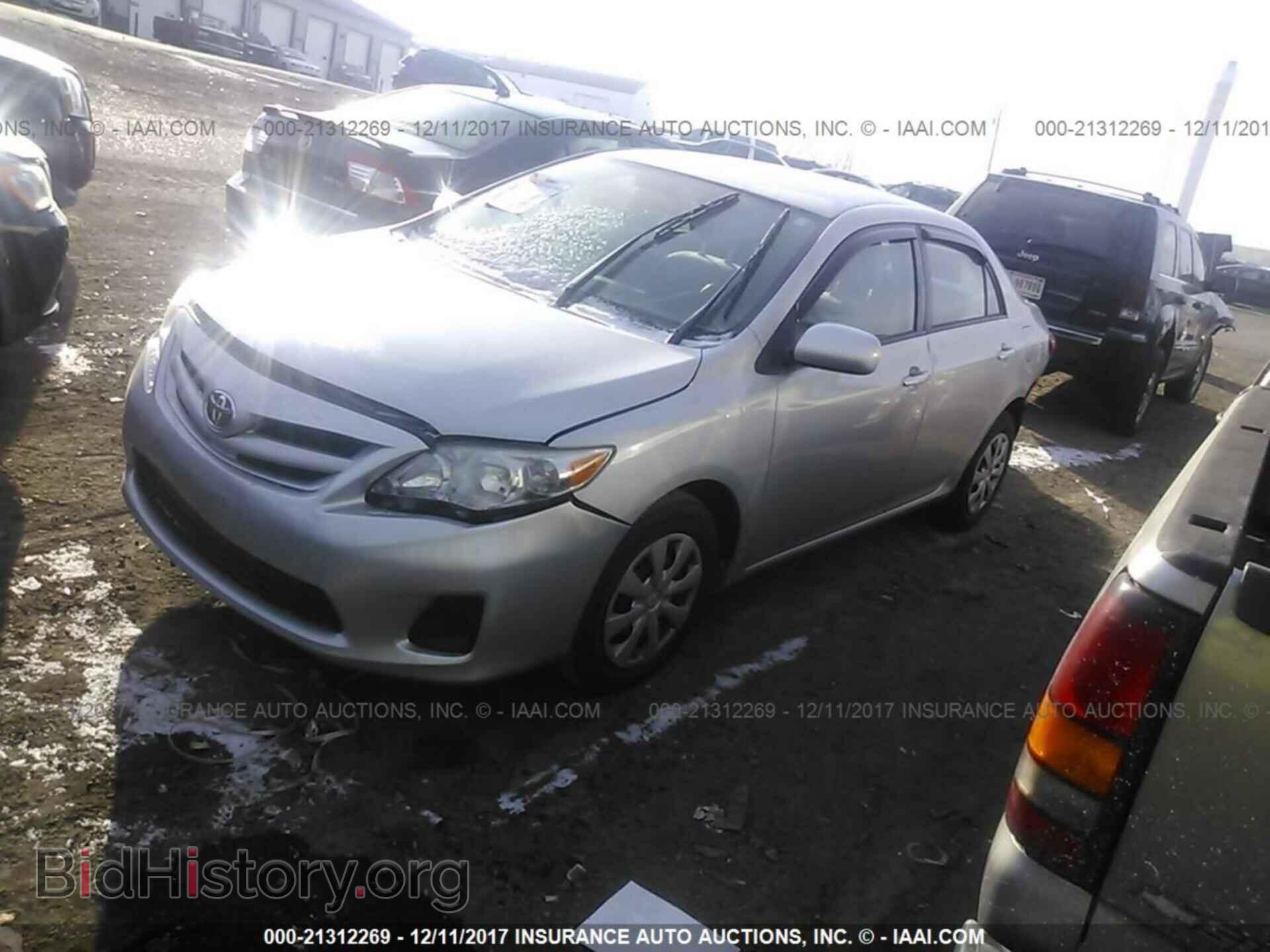 2011 Toyota Corolla - VIN: 2T1BU4EEXBC599846 - Фото 2