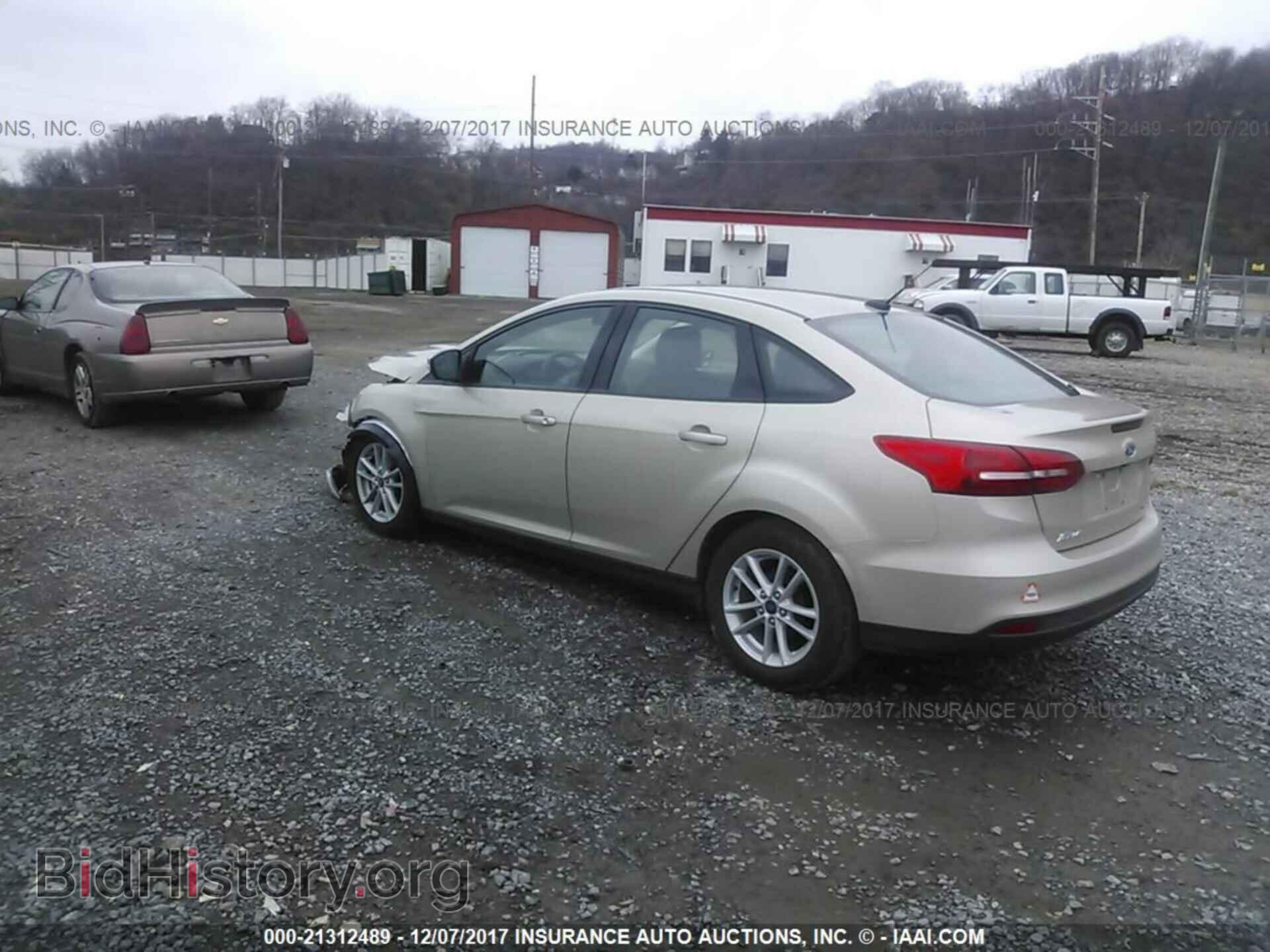 2017 Ford Focus - VIN: 1FADP3F26HL317899 - Photo 3