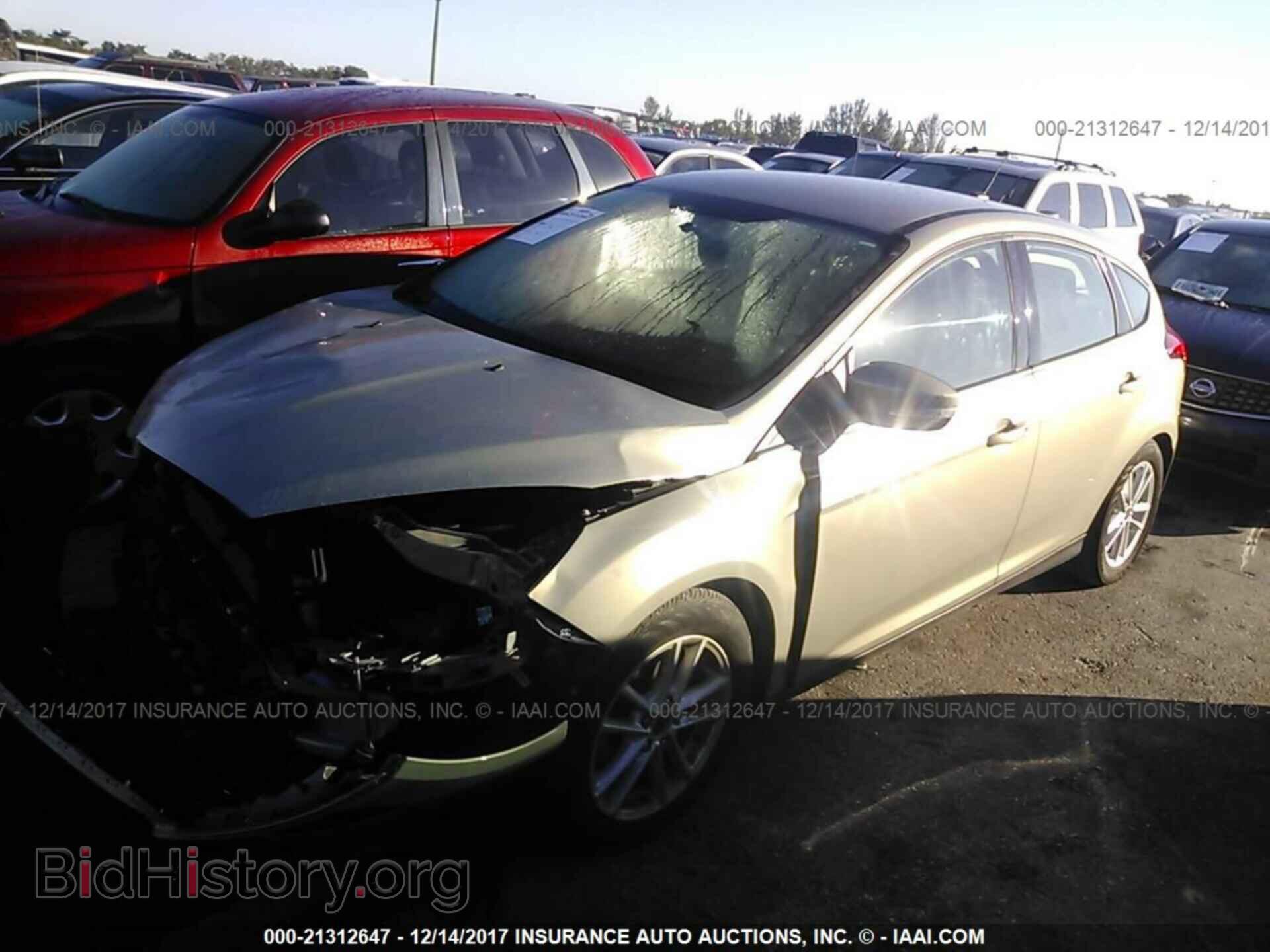 2016 Ford Focus - VIN: 1FADP3K24GL367902 - Фото 2