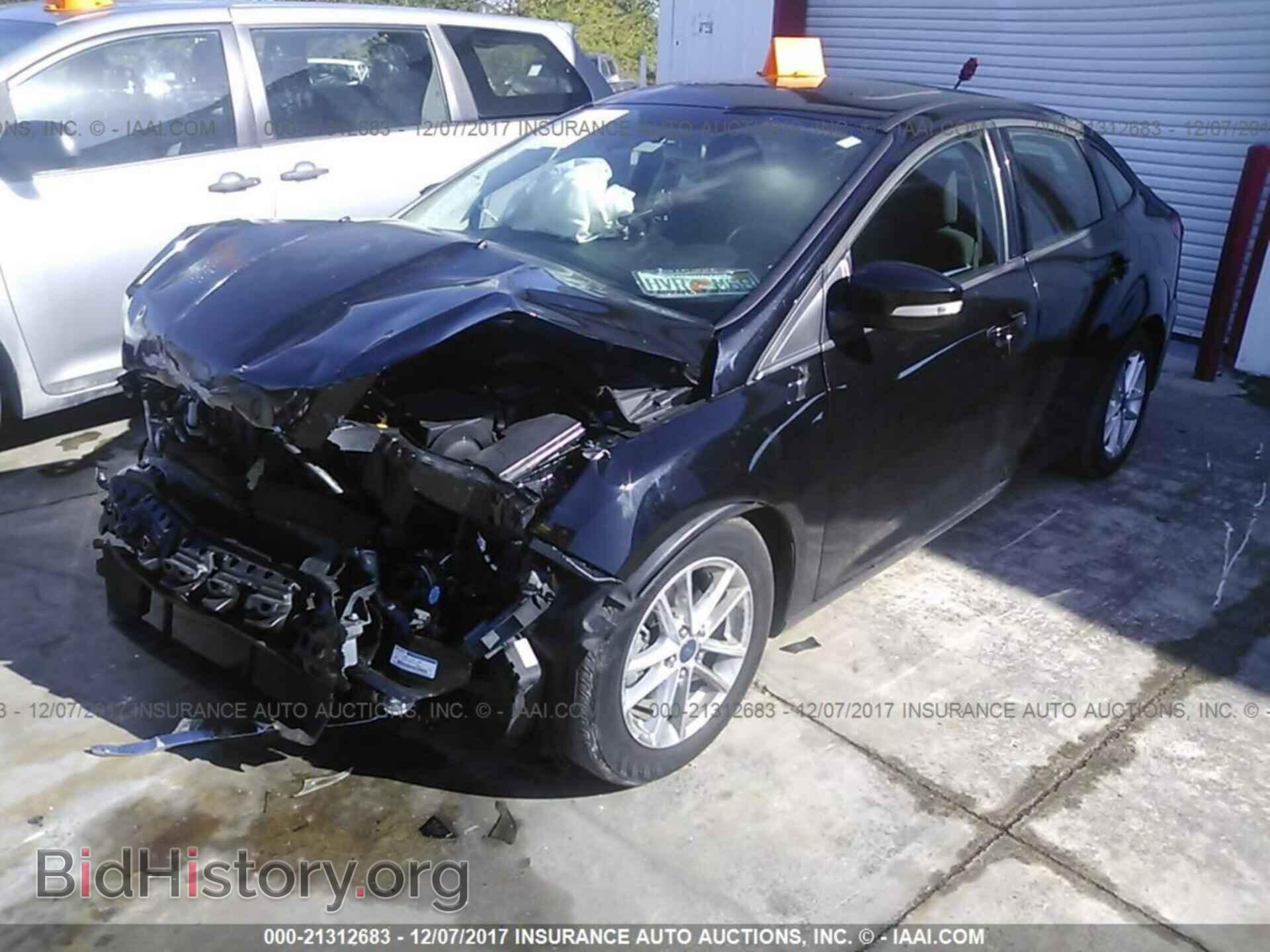 2016 Ford Focus - VIN: 1FADP3F22GL270577 - Фото 2