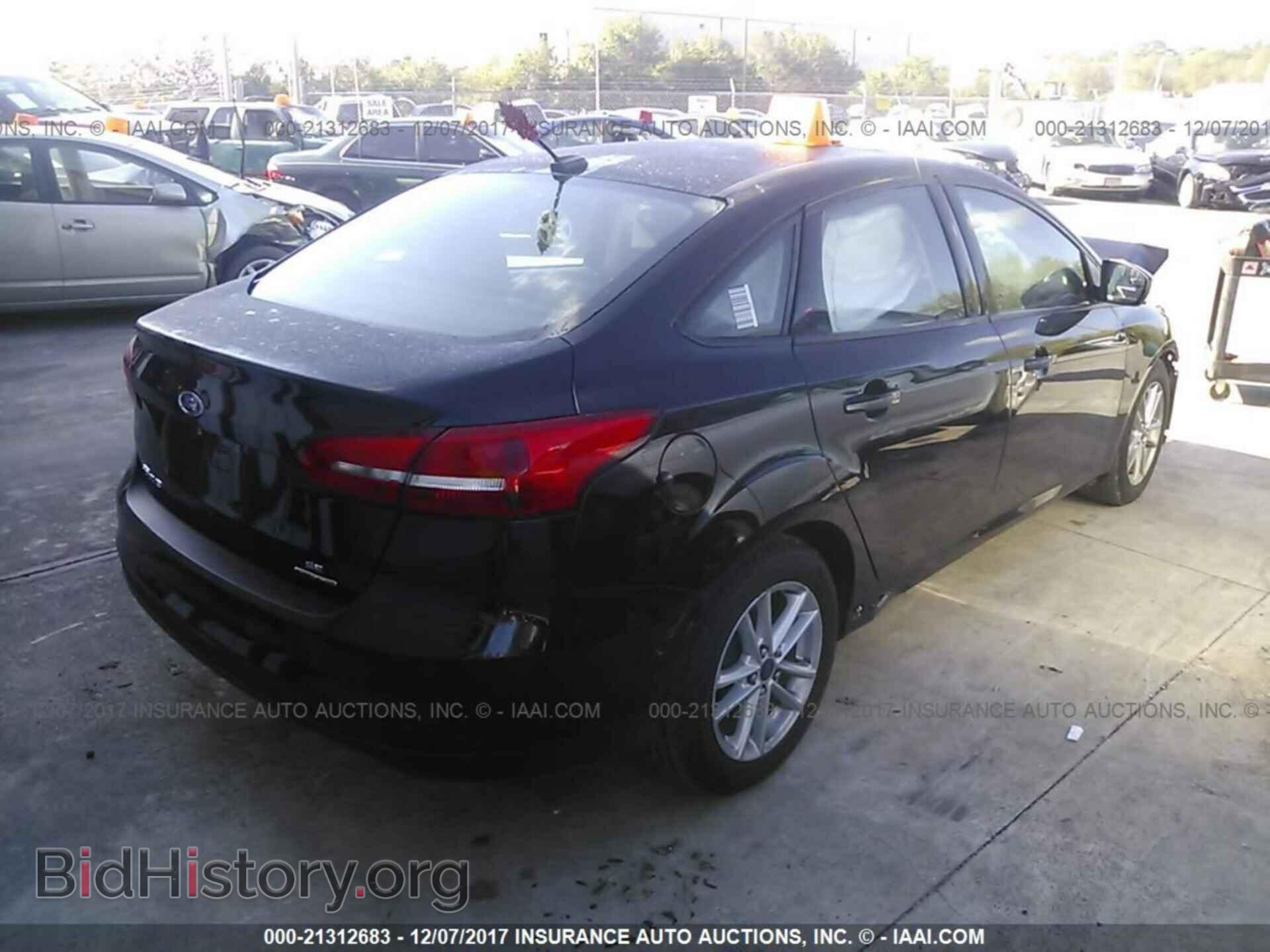 2016 Ford Focus - VIN: 1FADP3F22GL270577 - Фото 4