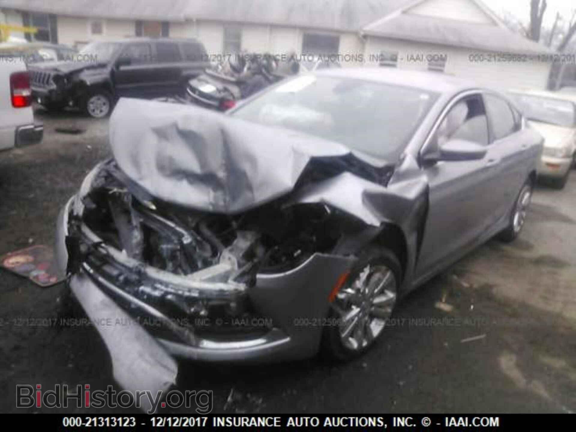 2015 Chrysler 200 - VIN: 1C3CCCAB9FN722296 - Photo 2