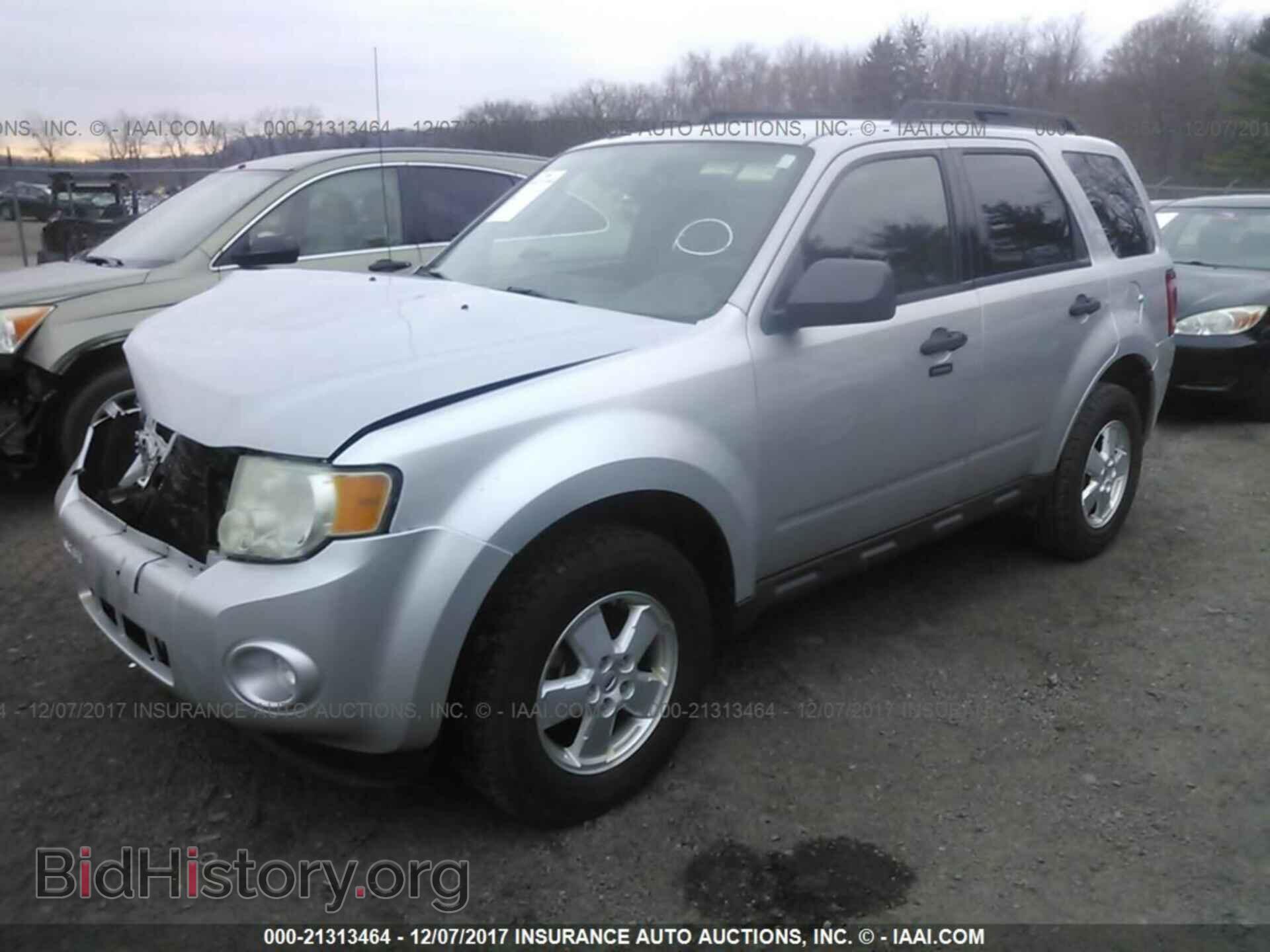 2011 Ford Escape - VIN: 1FMCU0D72BKC40663 - Фото 2