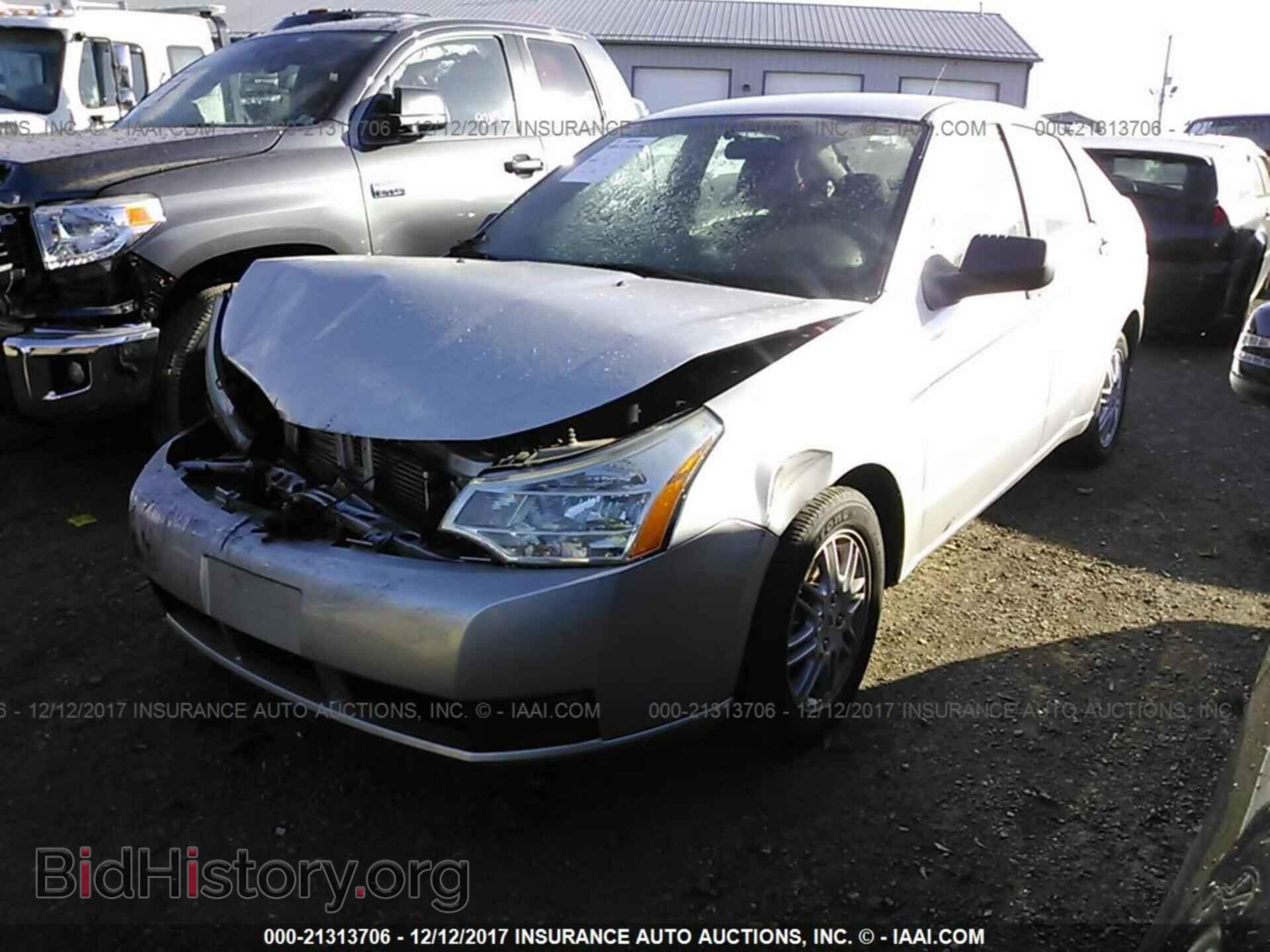 2011 Ford Focus - VIN: 1FAHP3FN1BW162390 - Фото 2