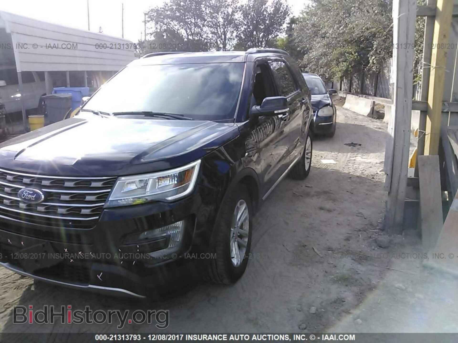 2017 Ford Explorer - VIN: 1FM5K7D89HGA56882 - Фото 2
