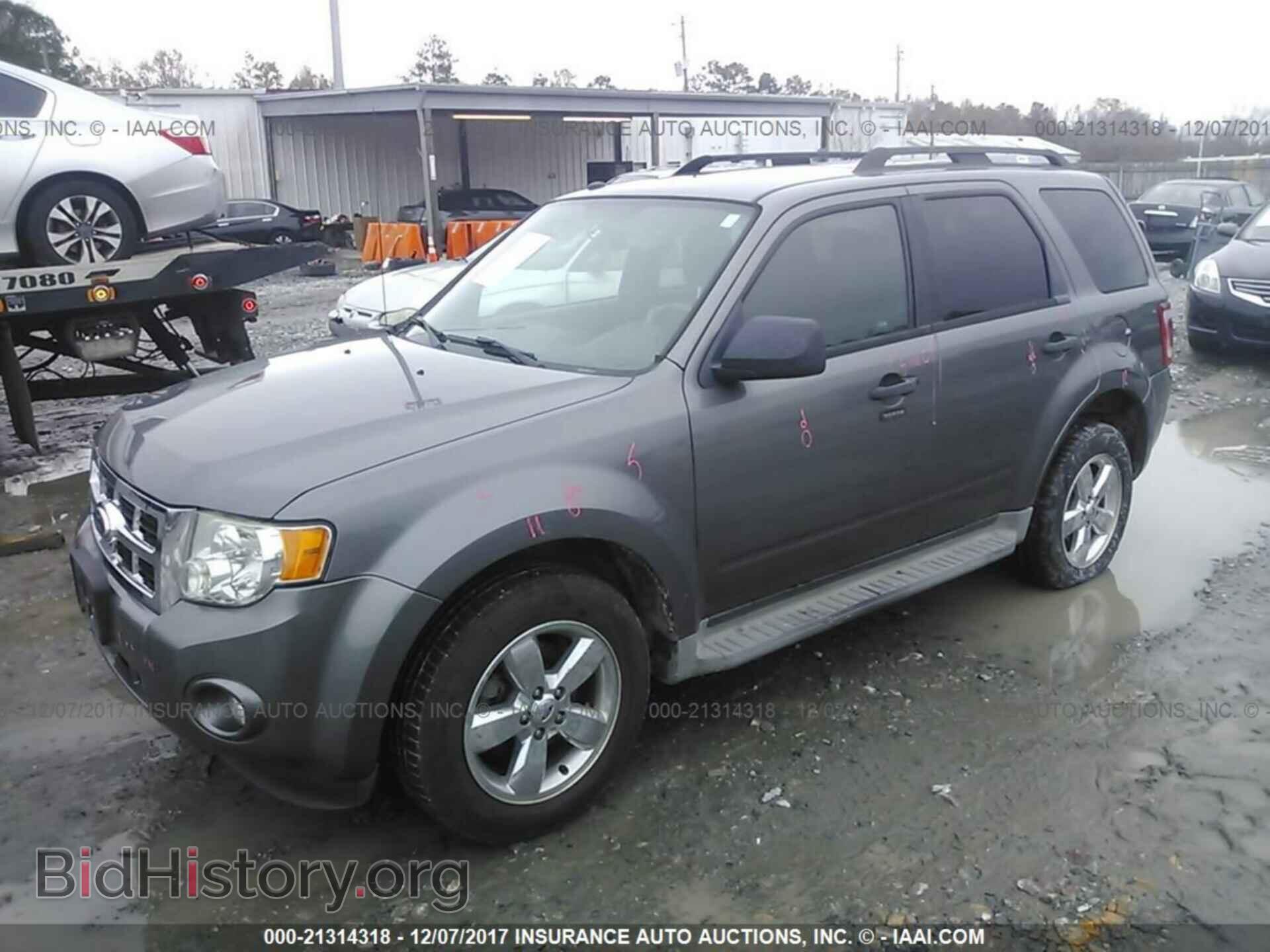 2011 Ford Escape - VIN: 1FMCU0D70BKA50408 - Photo 2