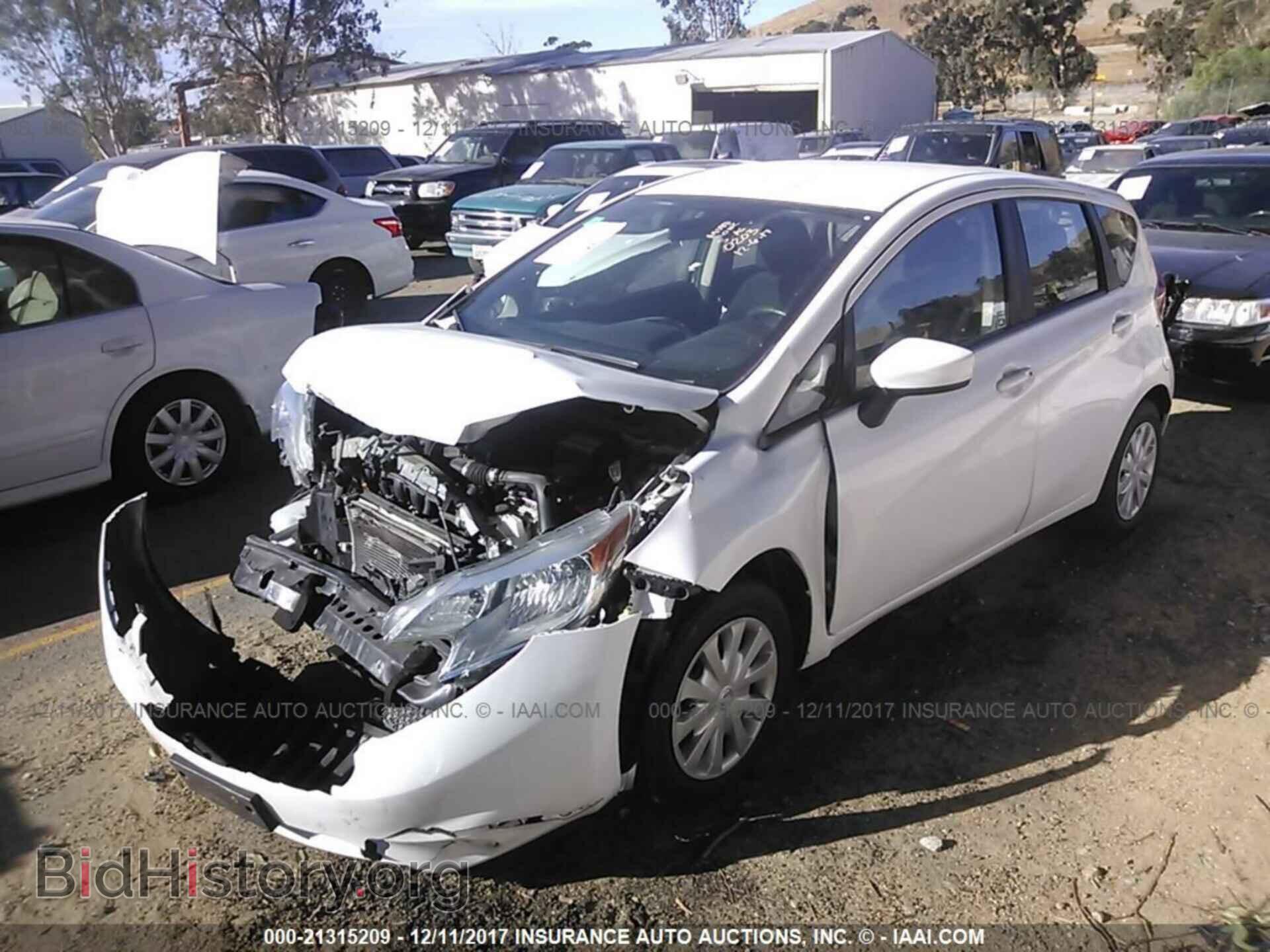2016 Nissan Versa note - VIN: 3N1CE2CP5GL370203 - Фото 2