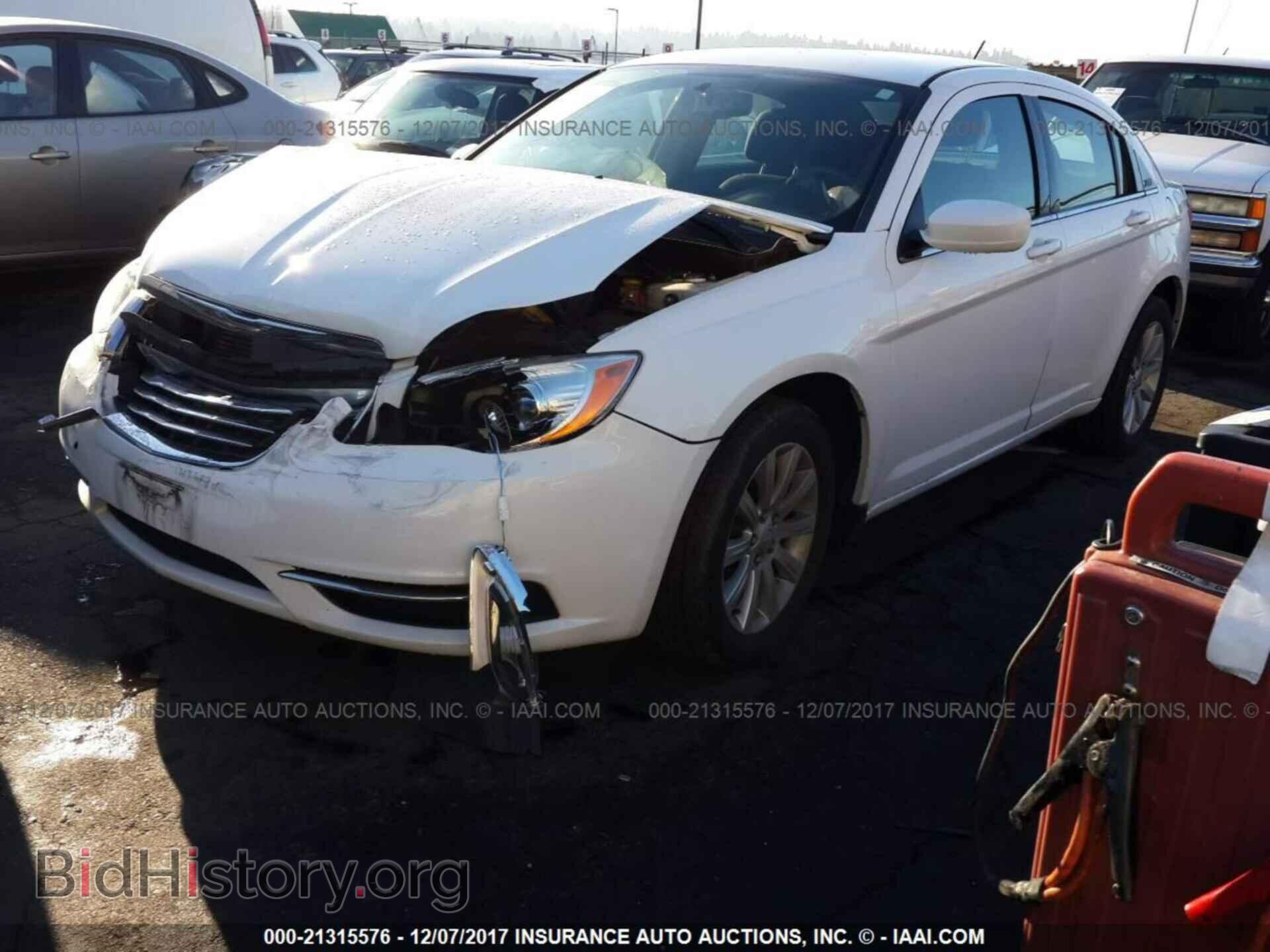 2013 Chrysler 200 - VIN: 1C3CCBBB6DN555532 - Фото 2