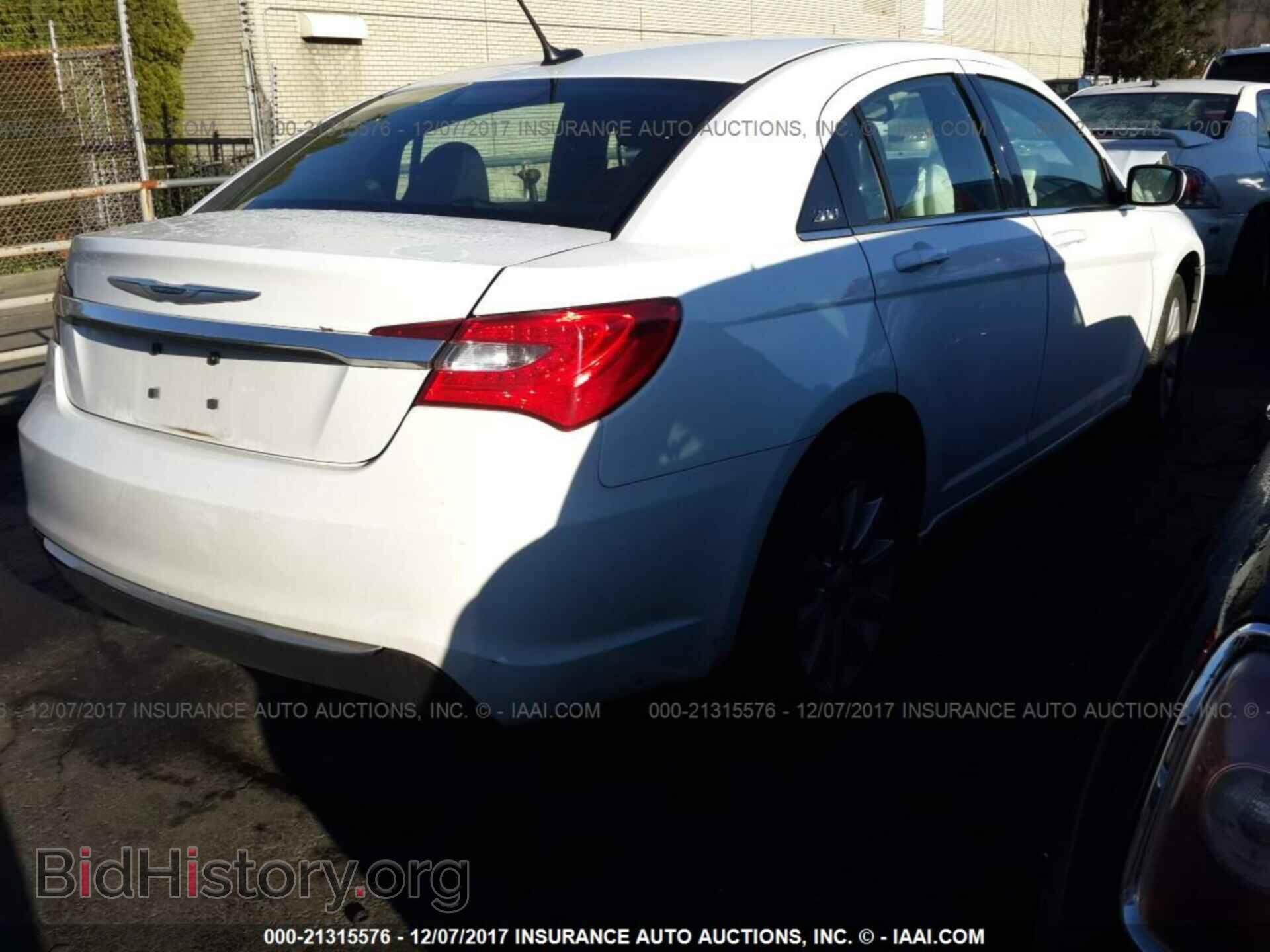 2013 Chrysler 200 - VIN: 1C3CCBBB6DN555532 - Фото 4