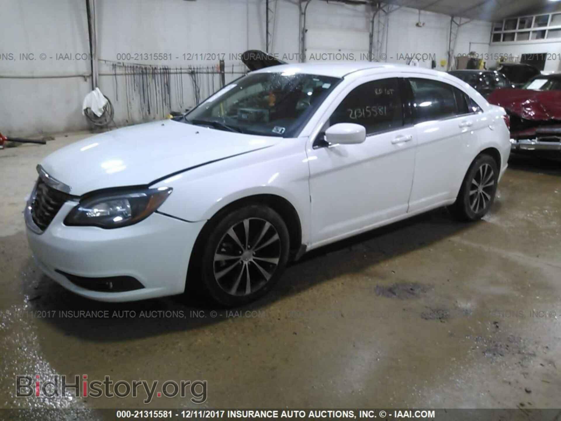 2014 Chrysler 200 - VIN: 1C3CCBBBXEN107795 - Фото 2