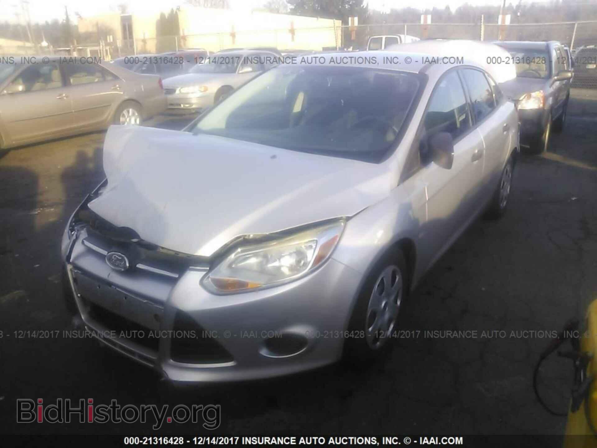 2012 Ford Focus - VIN: 1FAHP3E25CL273938 - Photo 2