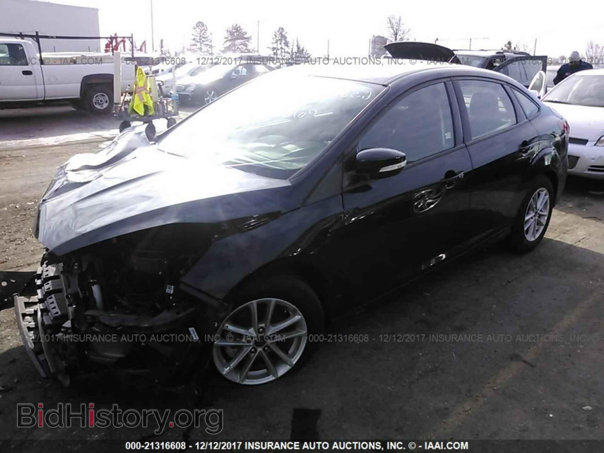 2017 Ford Focus - VIN: 1FADP3F24HL221060 - Photo 2