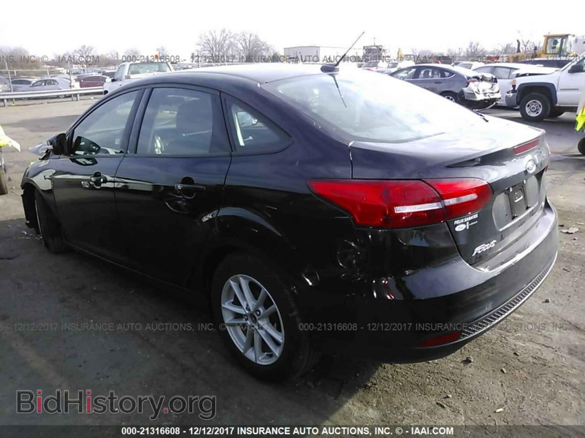 2017 Ford Focus - VIN: 1FADP3F24HL221060 - Photo 3