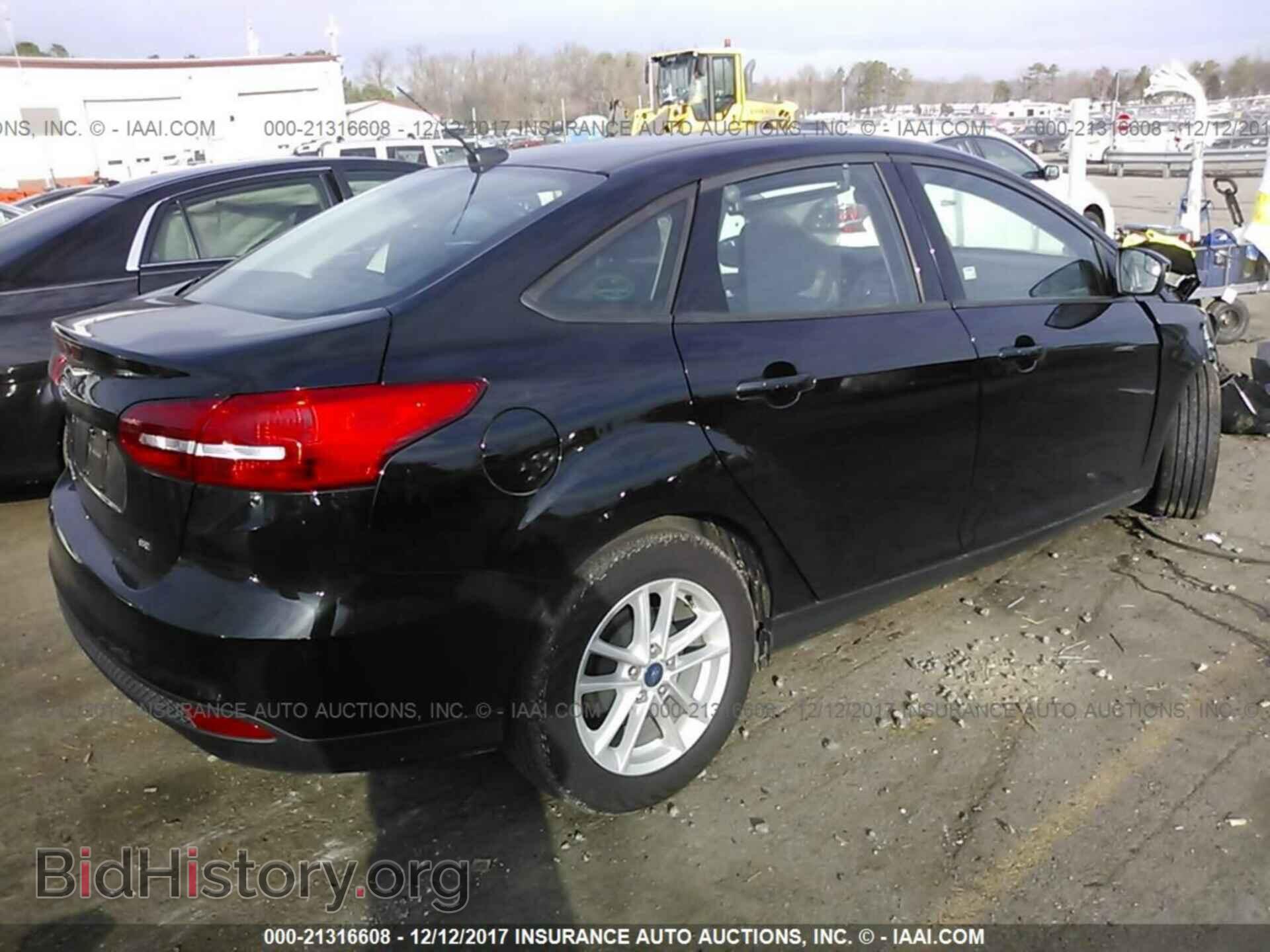 2017 Ford Focus - VIN: 1FADP3F24HL221060 - Photo 4