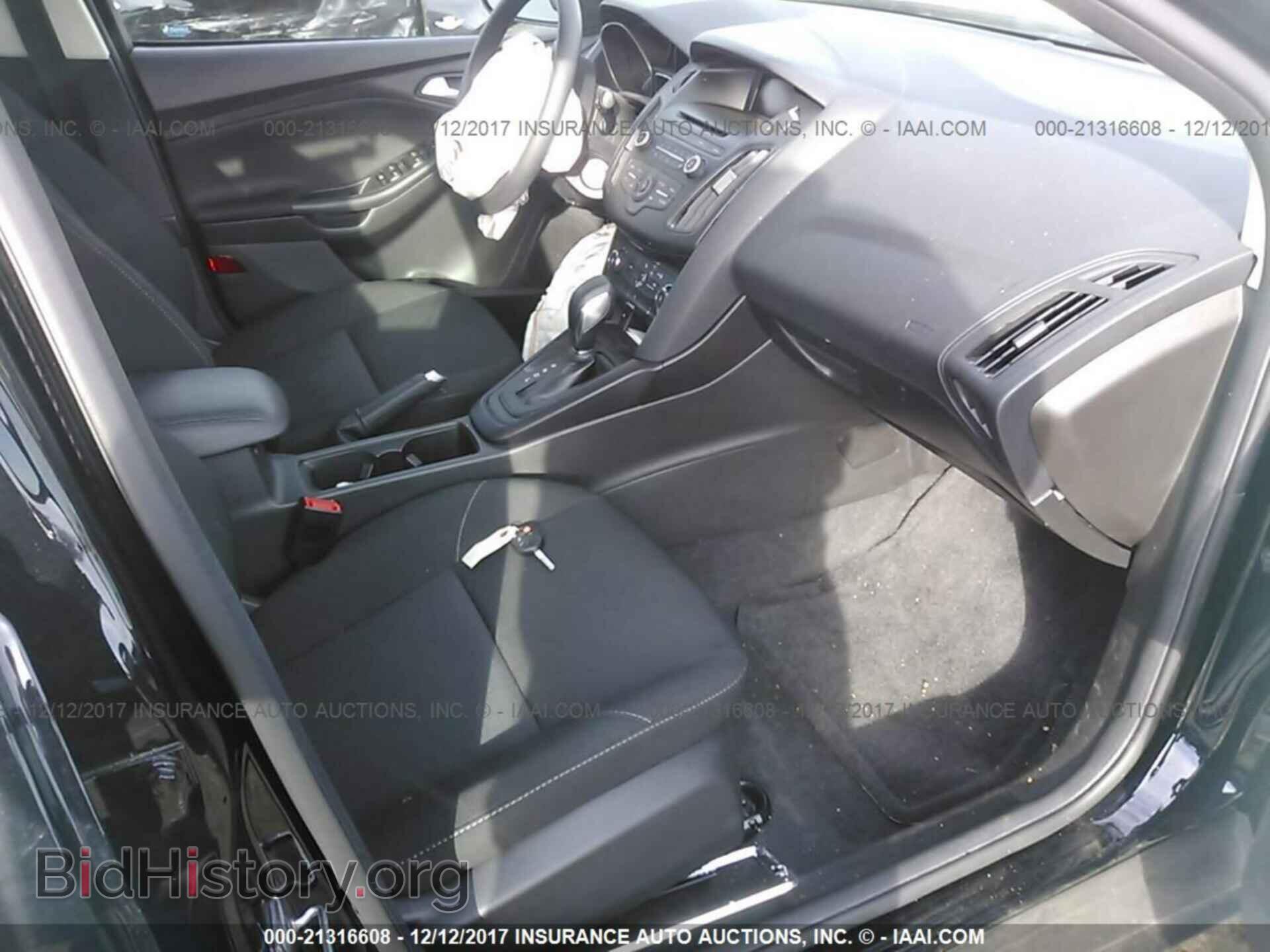 2017 Ford Focus - VIN: 1FADP3F24HL221060 - Photo 5