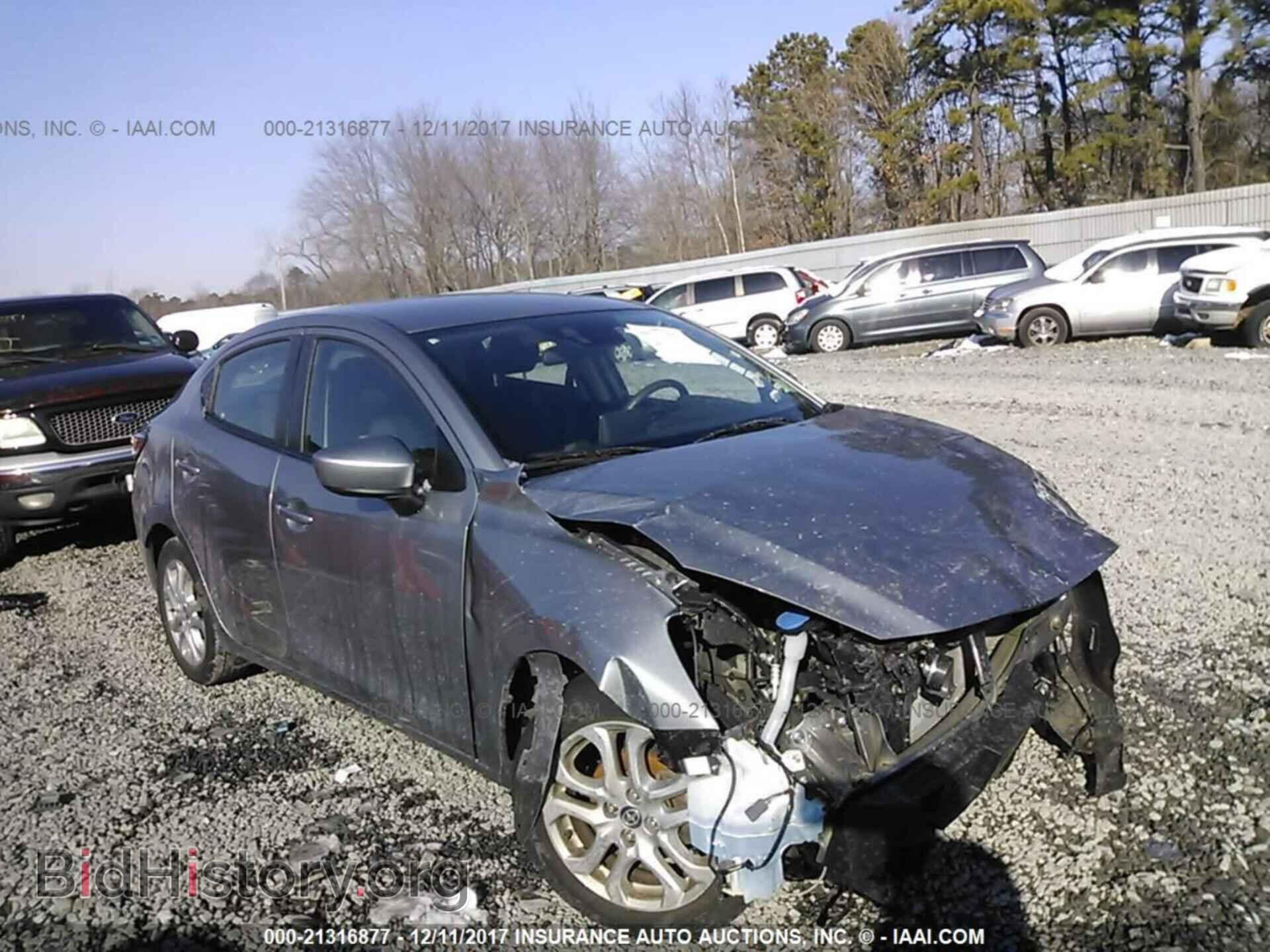 Photo 3MYDLBZV1GY100693 - Toyota Scion 2016