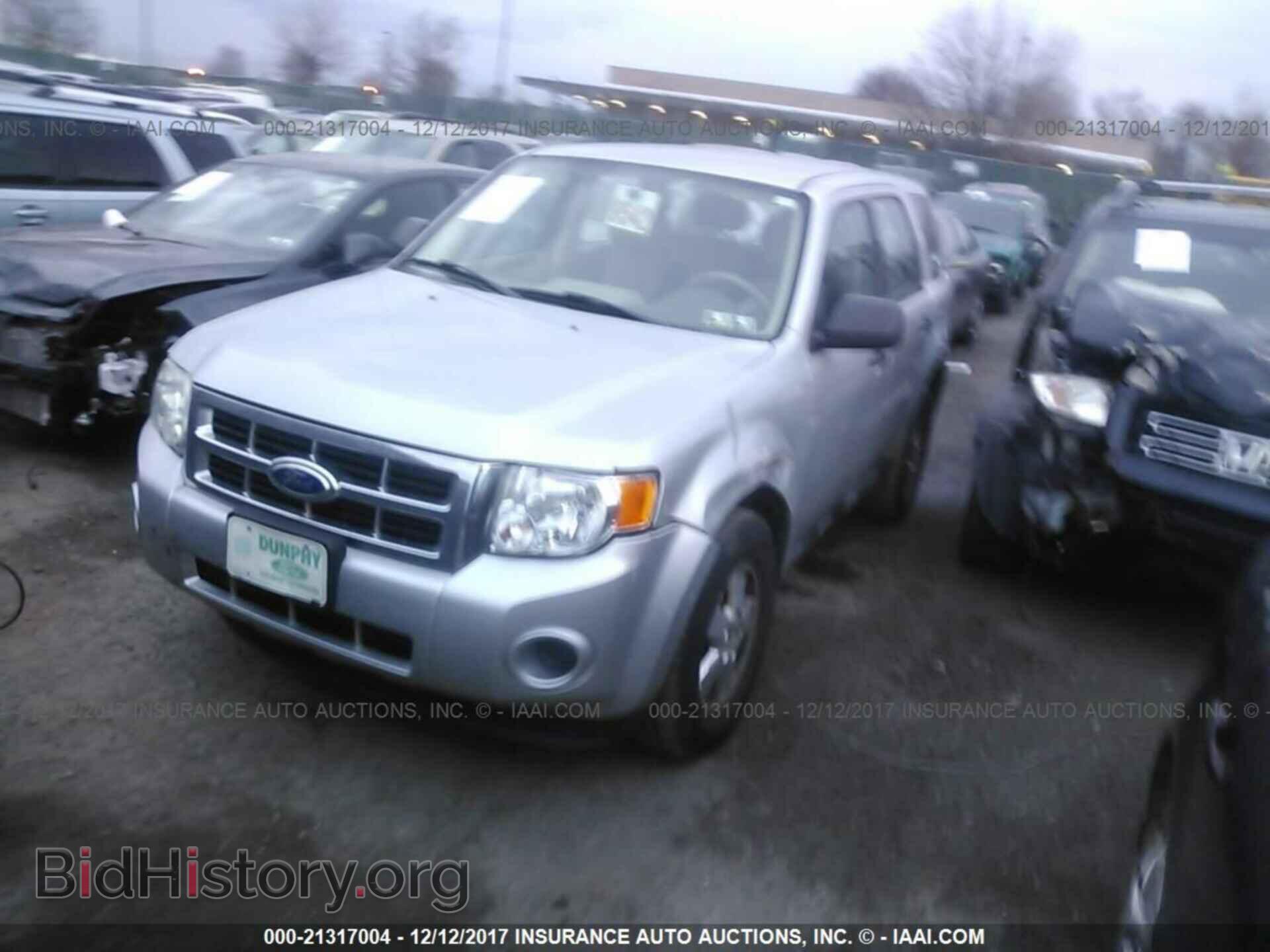 2011 Ford Escape - VIN: 1FMCU0C77BKB56940 - Фото 2
