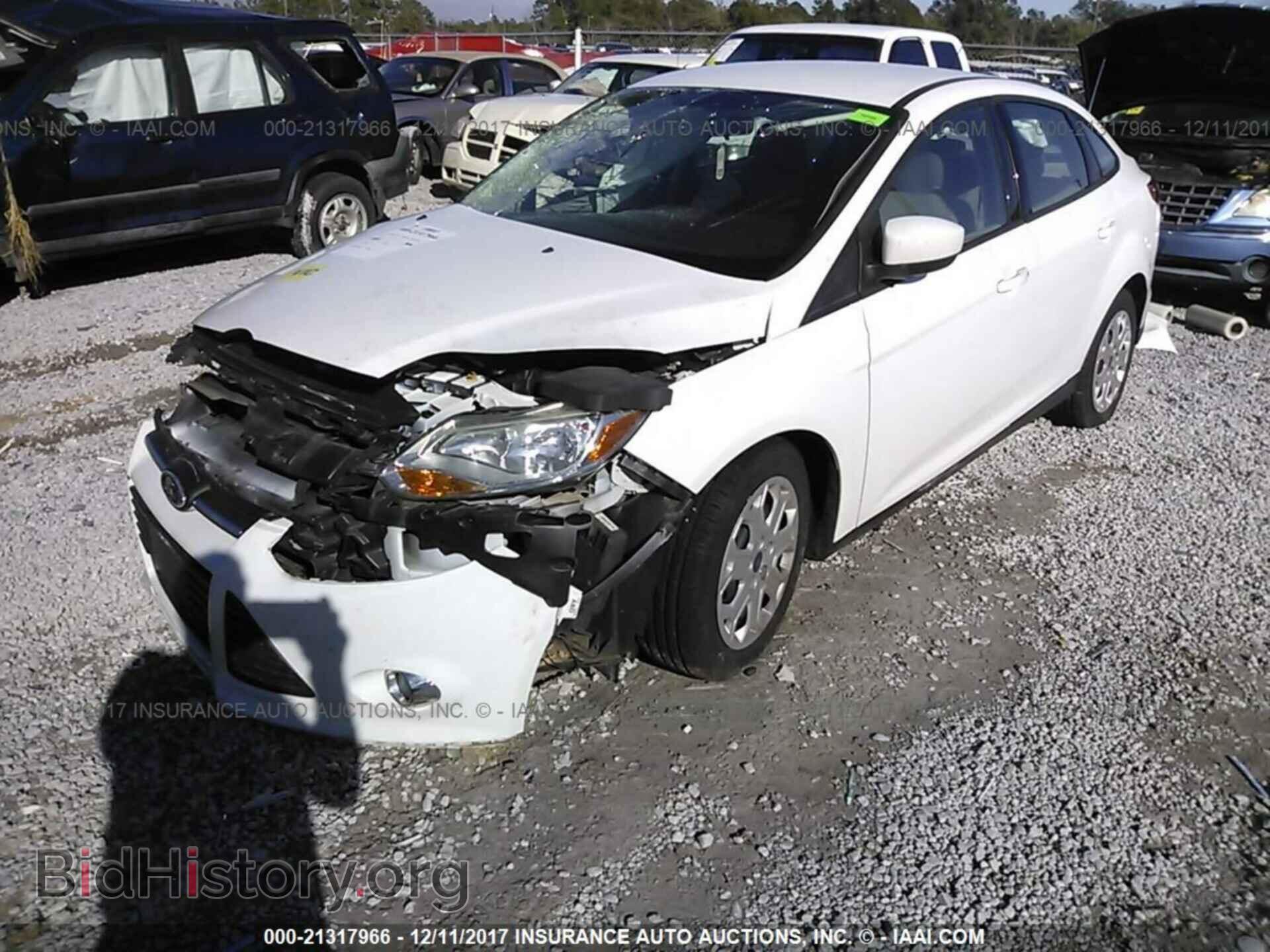 2012 Ford Focus - VIN: 1FAHP3F28CL424494 - Фото 2