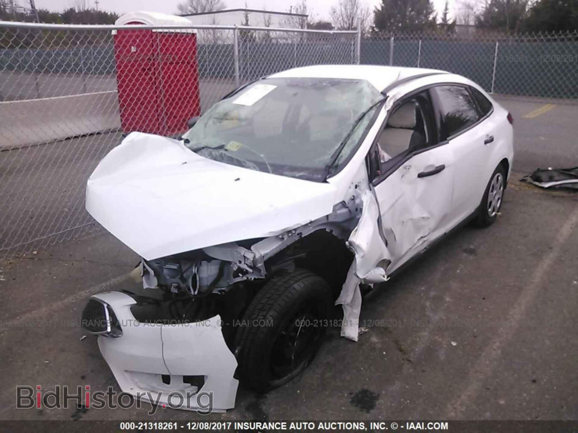 2016 Ford Focus - VIN: 1FADP3E24GL402594 - Photo 2