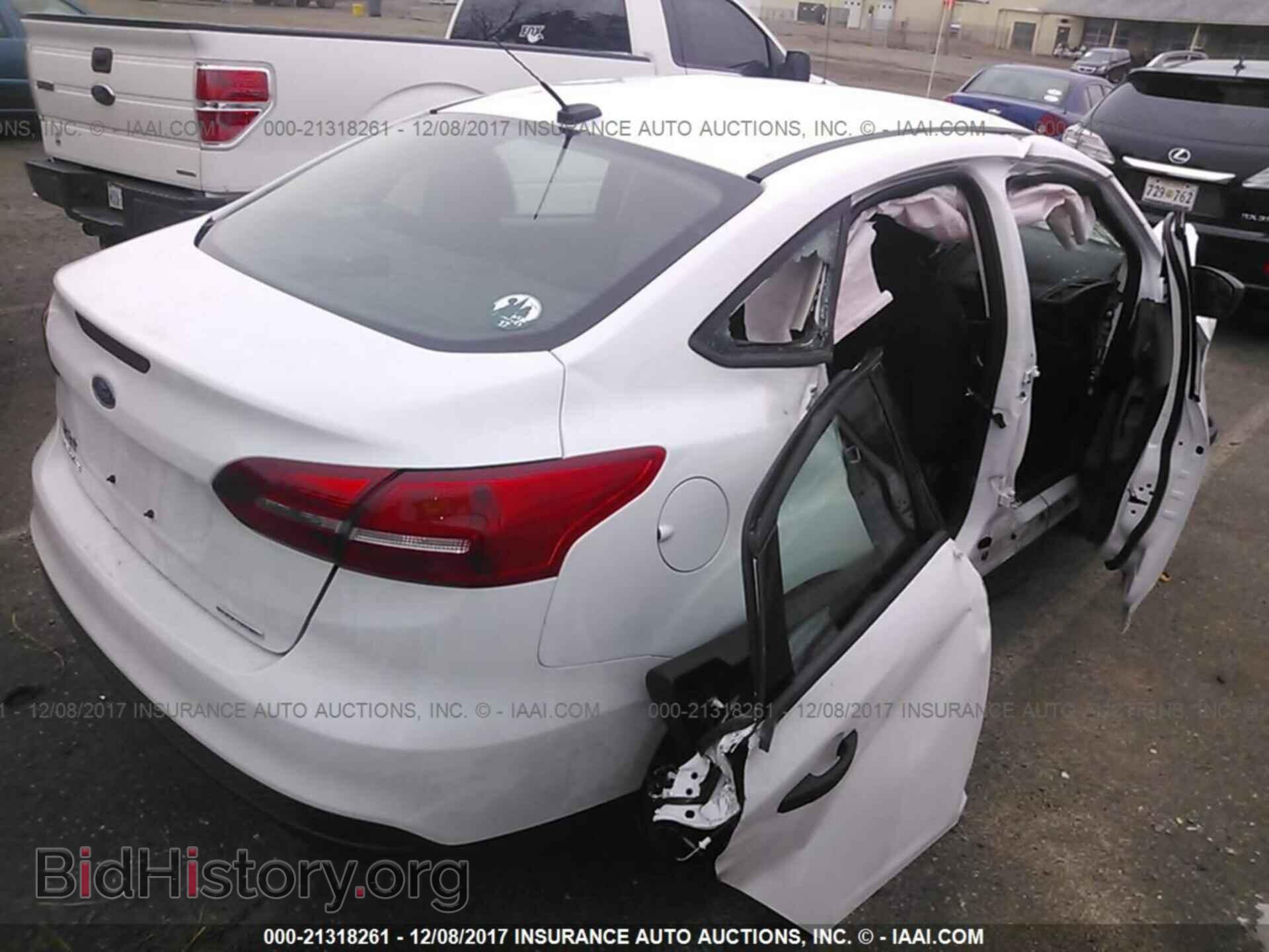 2016 Ford Focus - VIN: 1FADP3E24GL402594 - Photo 4