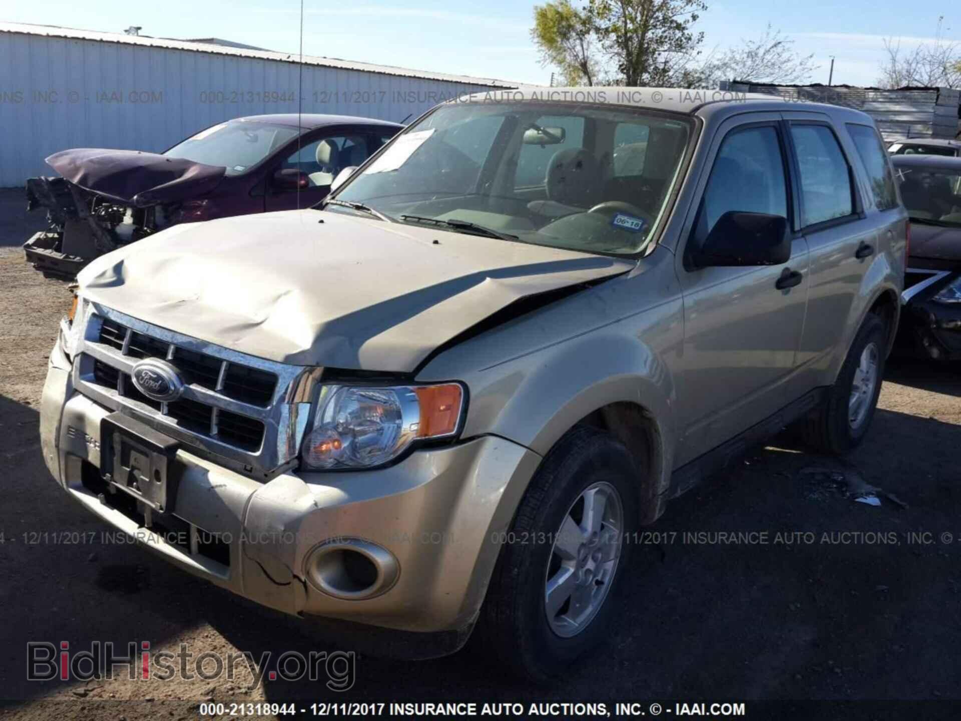 2011 Ford Escape - VIN: 1FMCU0C73BKC51012 - Photo 2