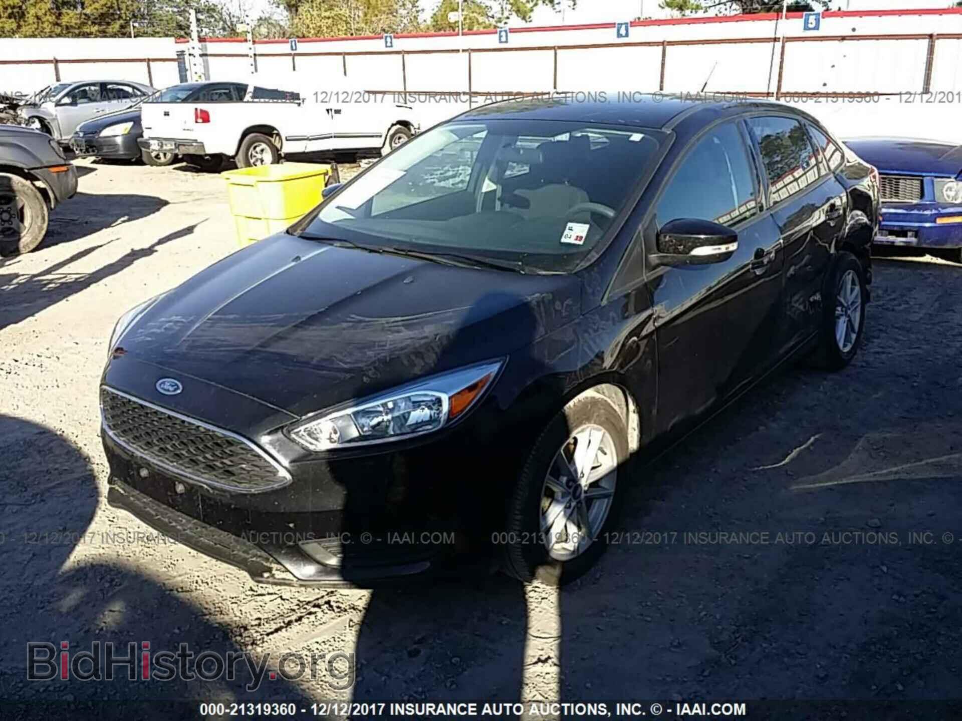 2015 Ford Focus - VIN: 1FADP3F21FL301672 - Photo 2