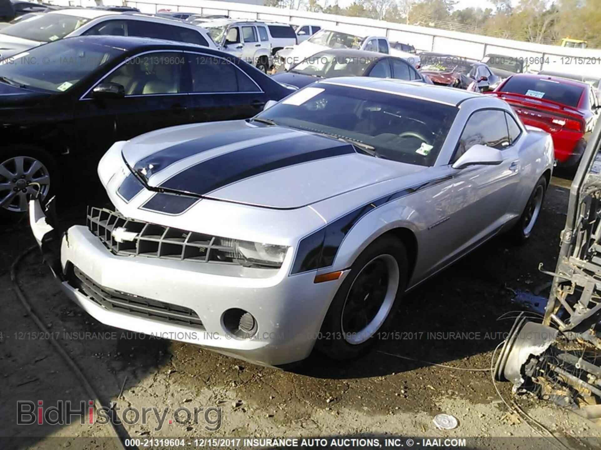 2011 Chevrolet Camaro - VIN: 2G1FA1ED1B9211136 - Фото 2