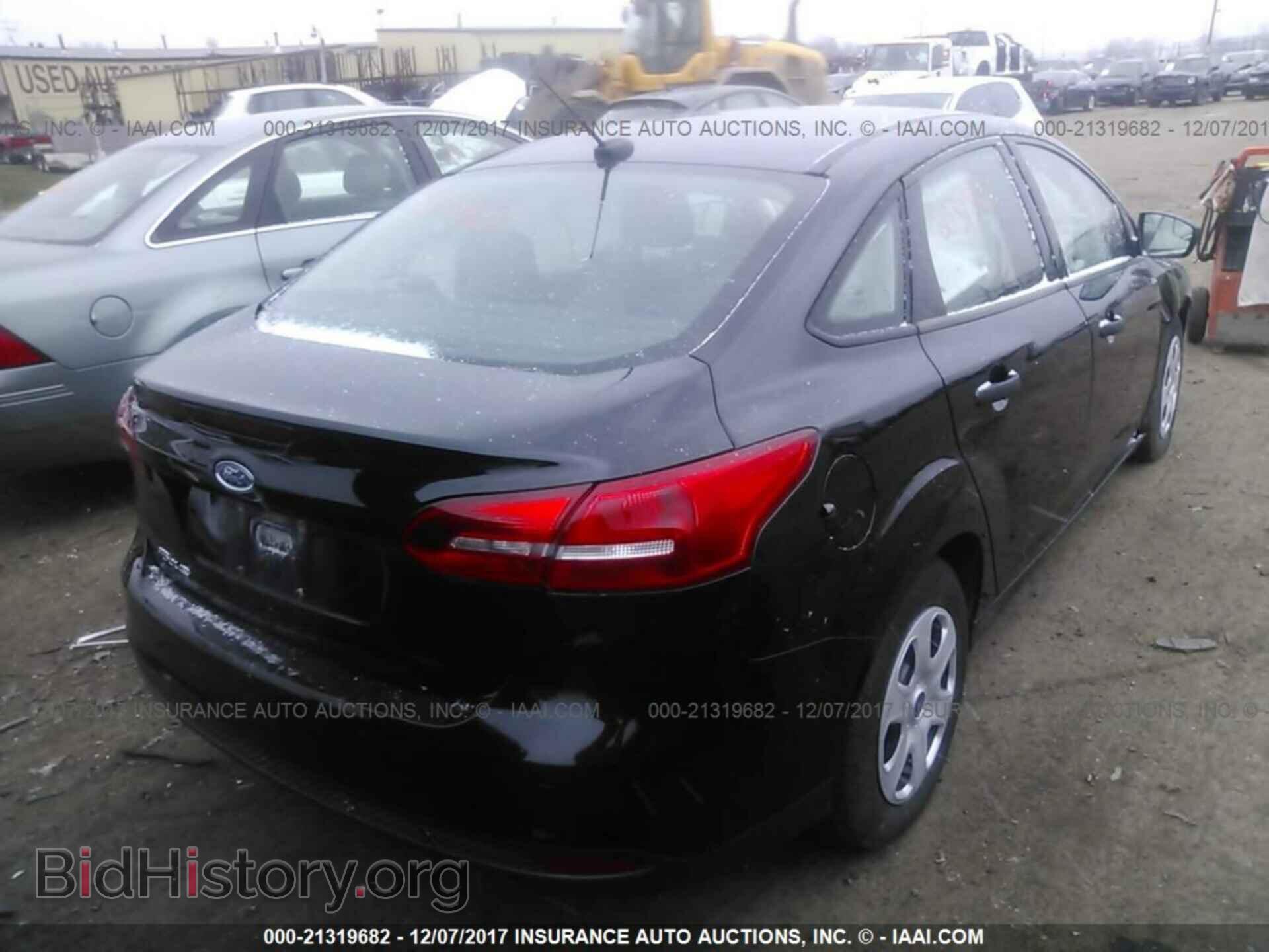 2017 Ford Focus - VIN: 1FADP3E21HL270413 - Photo 4