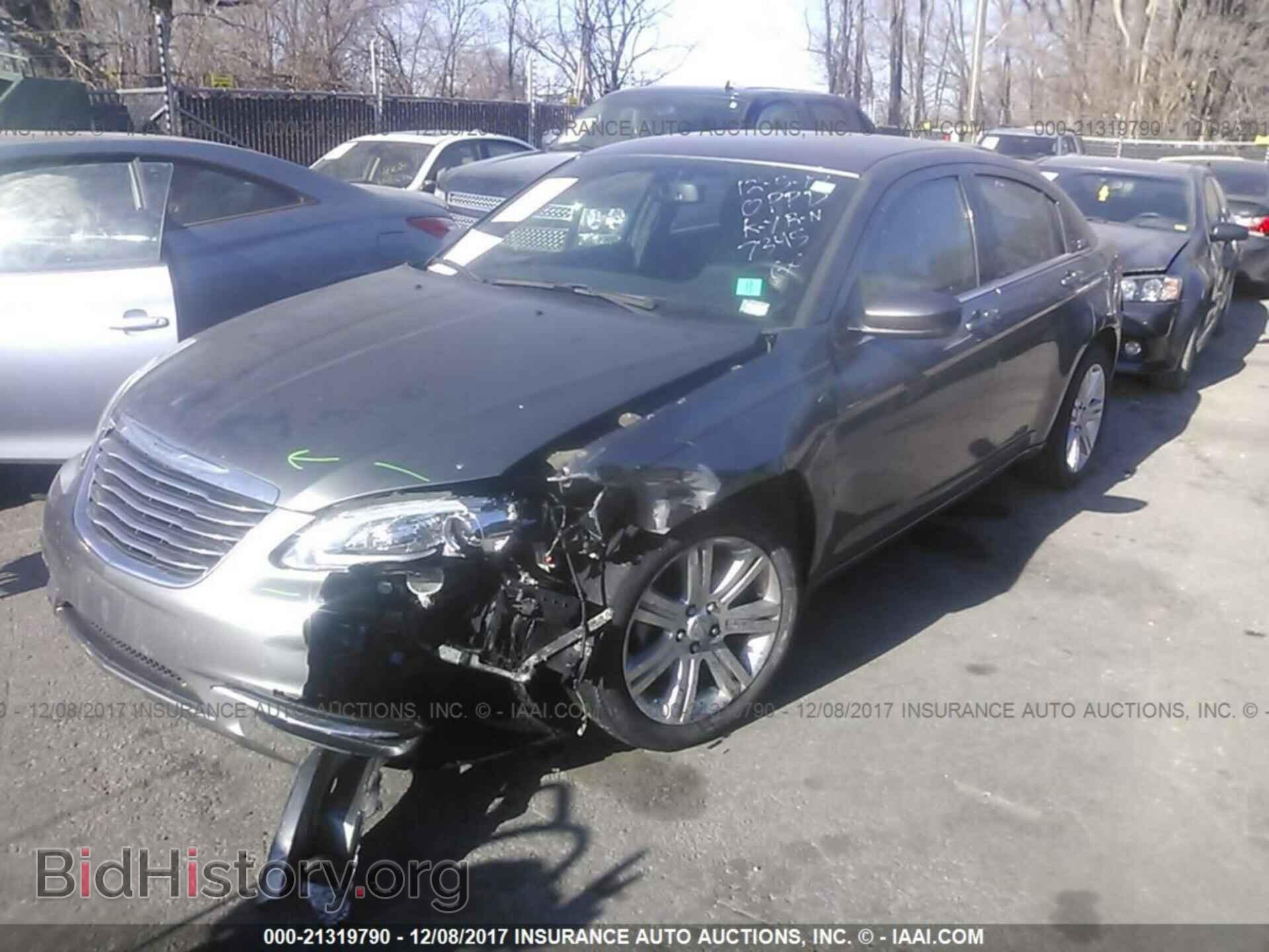 2013 Chrysler 200 - VIN: 1C3CCBBB7DN577345 - Фото 2