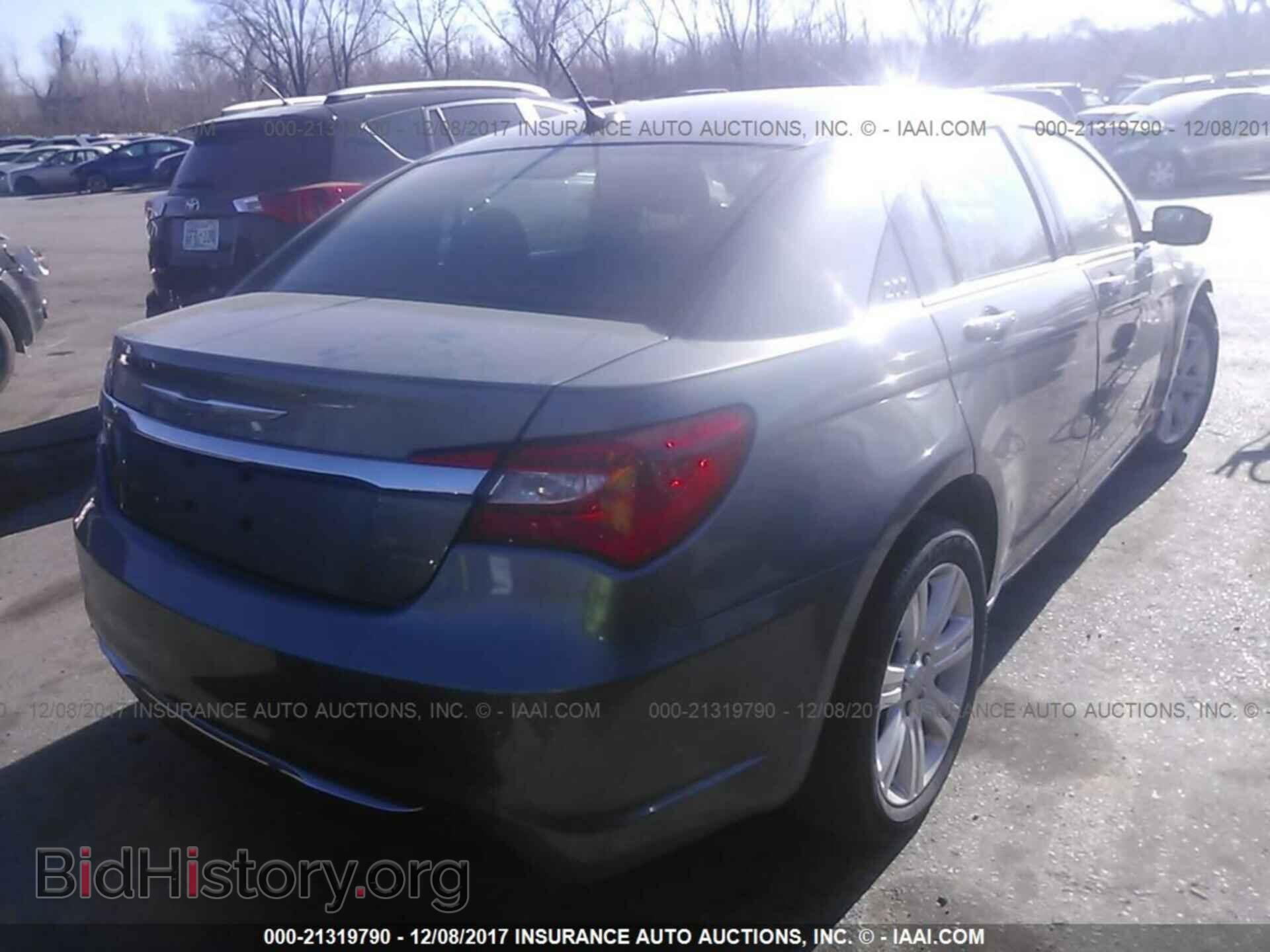 2013 Chrysler 200 - VIN: 1C3CCBBB7DN577345 - Фото 4