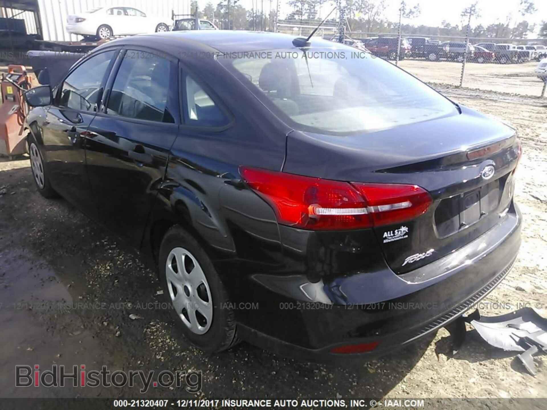 2015 Ford Focus - VIN: 1FADP3E23FL321813 - Photo 3