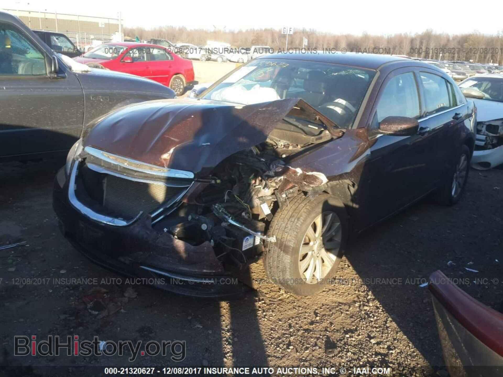 2013 Chrysler 200 - VIN: 1C3CCBBB4DN683896 - Фото 2